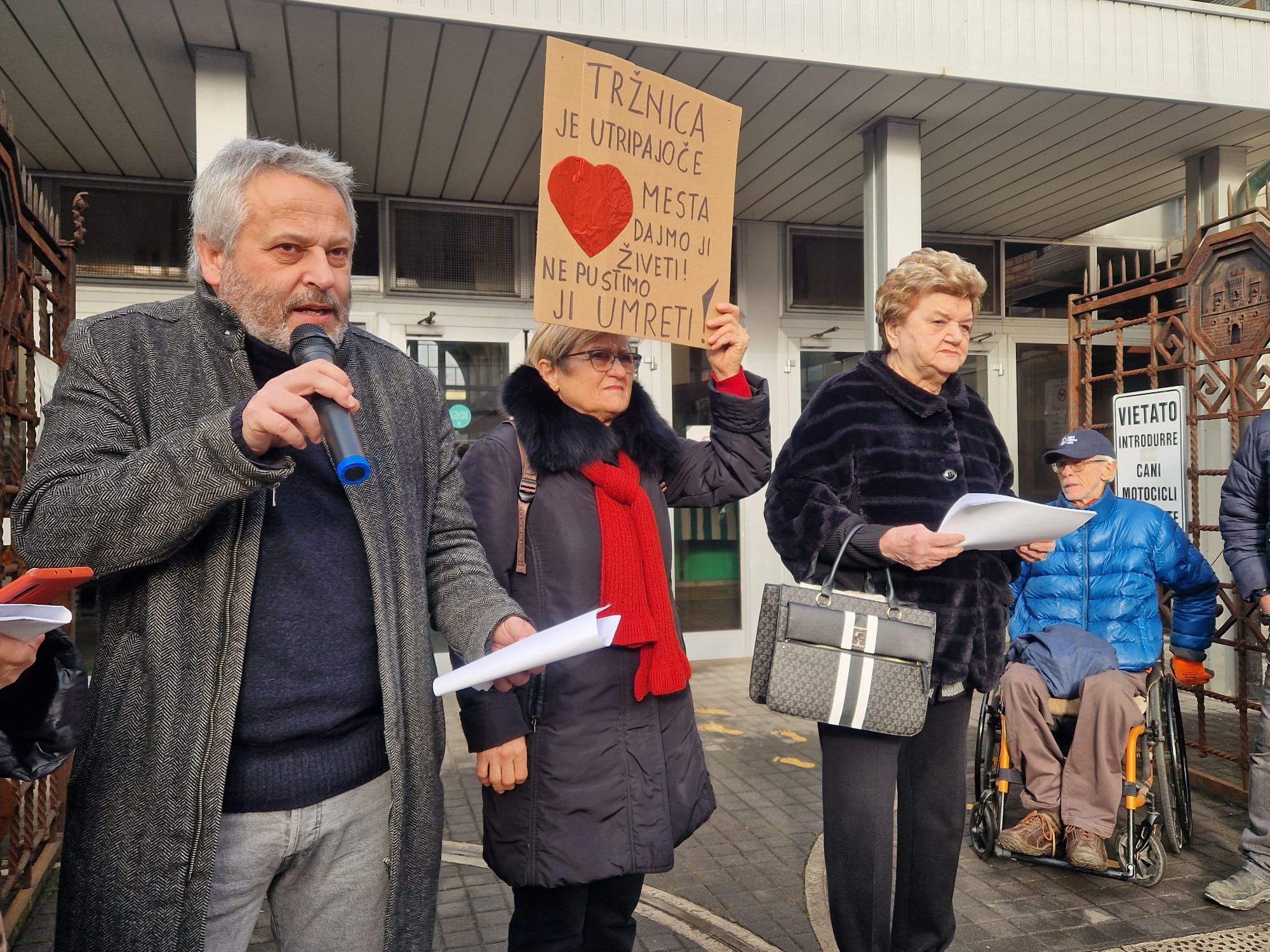 Sit-in per il mercato coperto di Gorizia e per le licenze negate: la situazione 