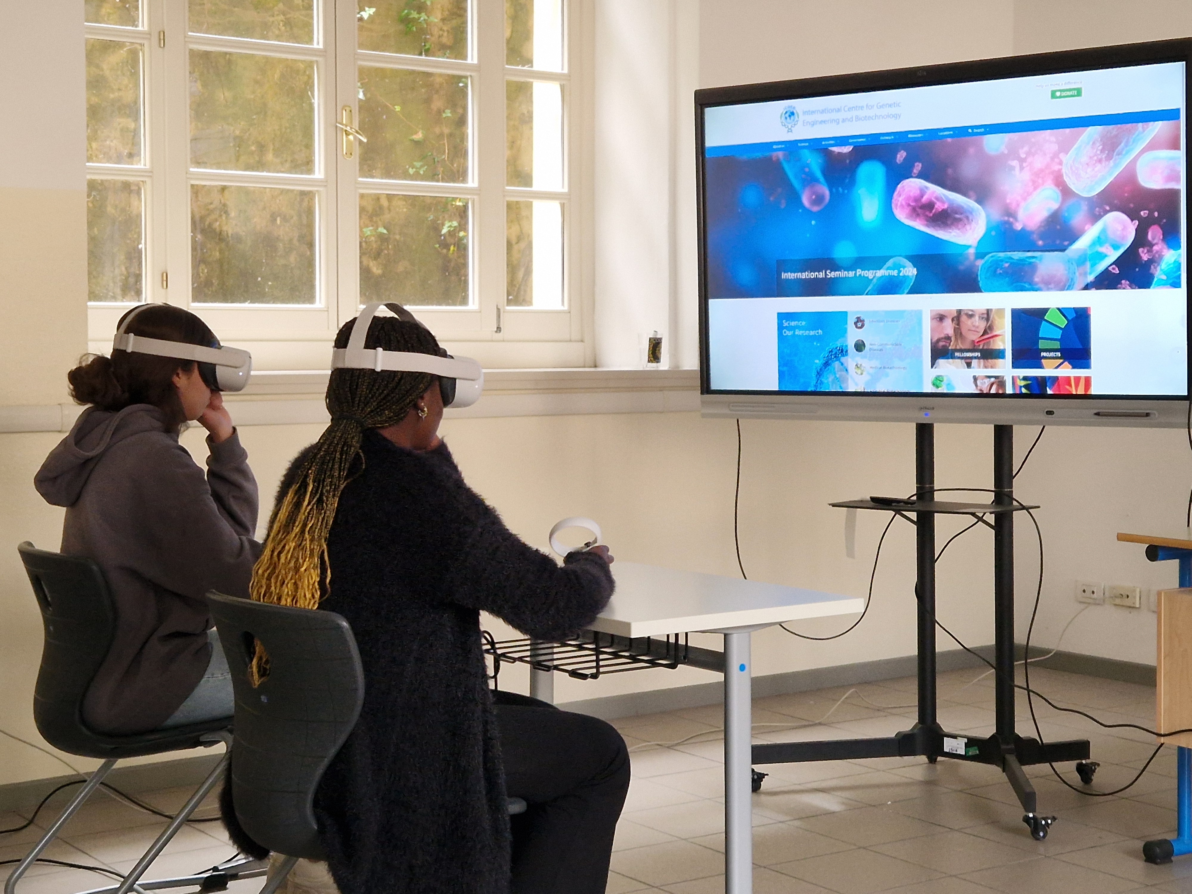 Immagine per Conoscere le cellule con la realtà virtuale, il primo test all'Istituto D'Annunzio 