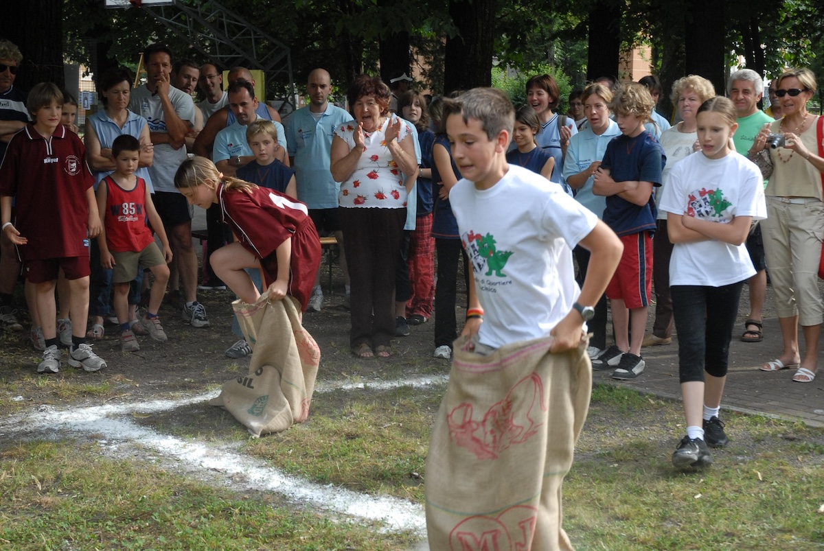 Immagine per Così Gorizia riscopre la festa dei suoi quartieri, quelle sfide tra ragazzi e adulti 