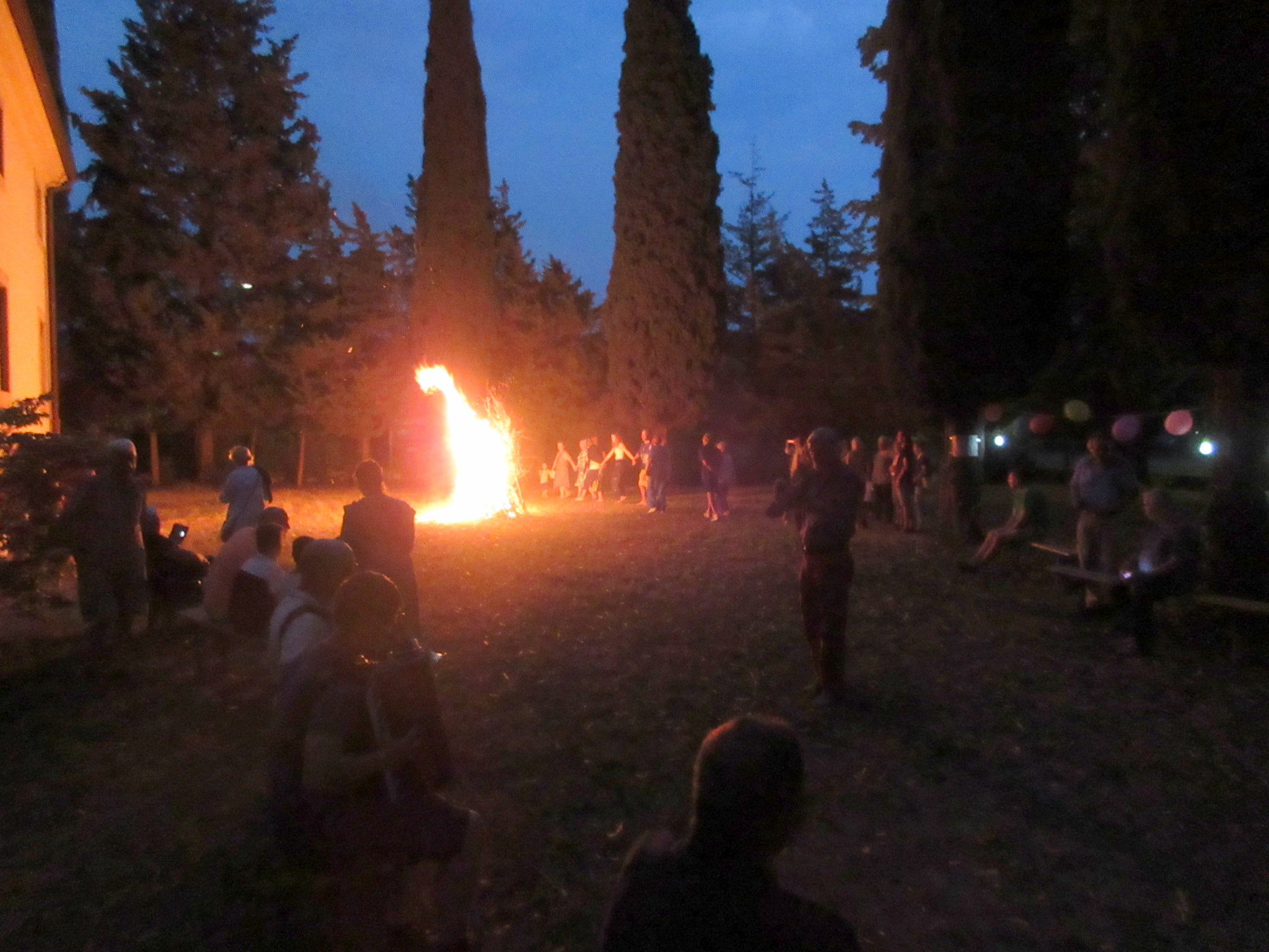 Immagine per Il fuoco di San Giovanni accende l'estate a Ronchi, tutti attorno al falò