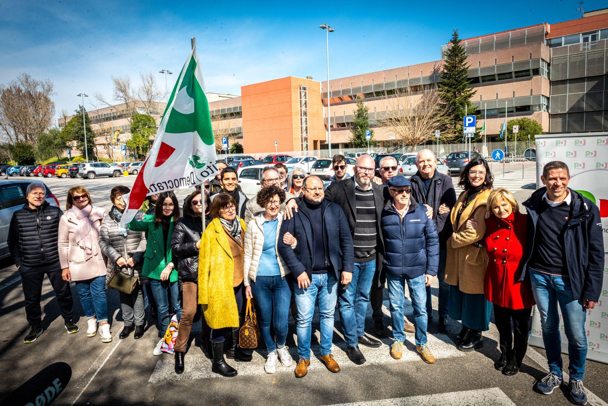 Immagine per Il Pd fuori dall'ospedale di Monfalcone, «oggi la sanità è peggiorata»