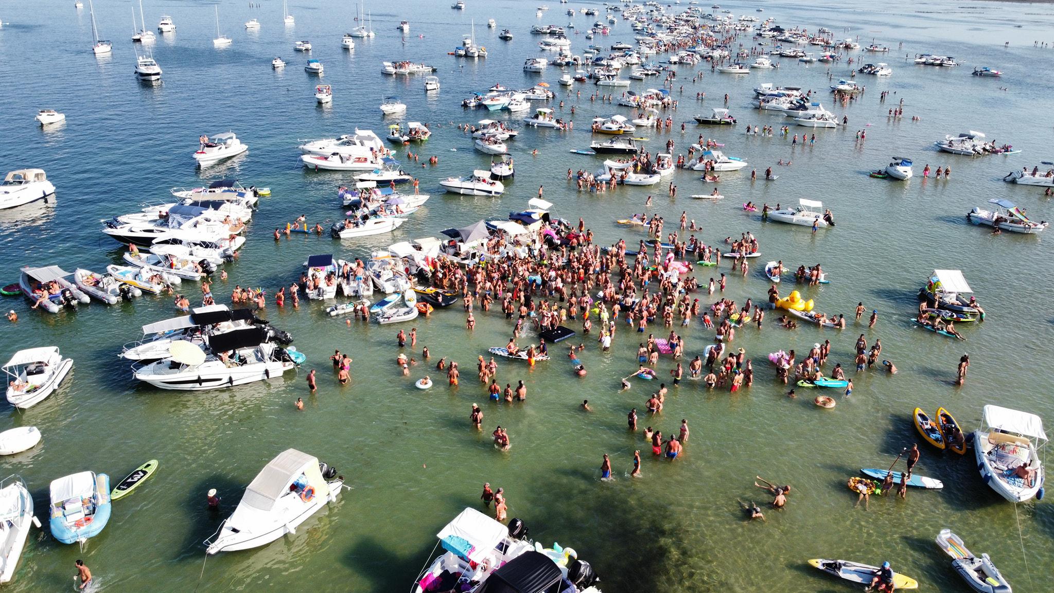 Copertina per La festa di Ferragosto colora i Caregoni, quasi 2mila sulle barche