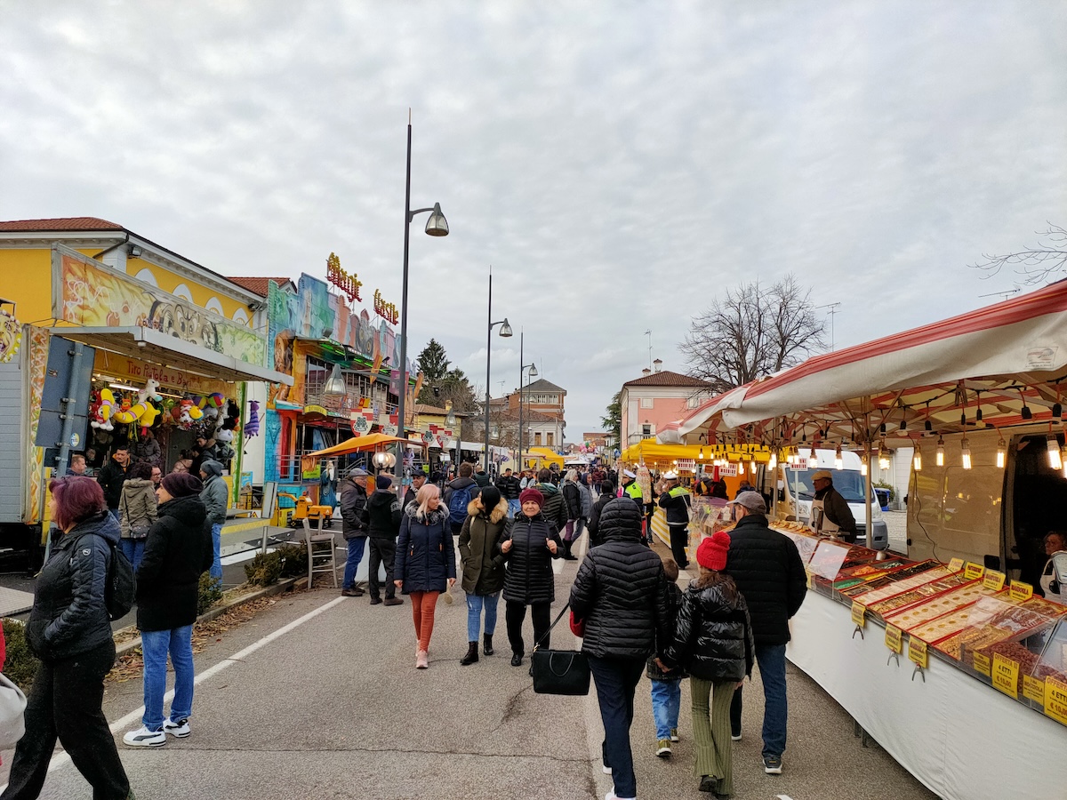 Immagine per Turriaco fa il pieno con la fiera della Cunzizion, piazza colorata di gente