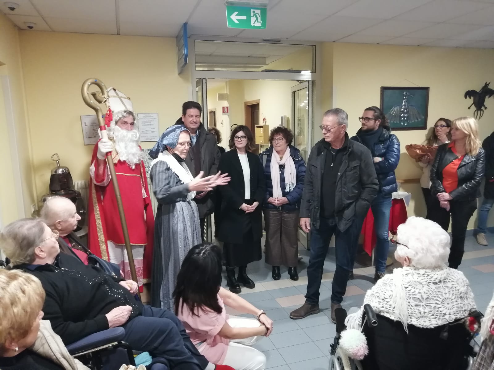 Copertina per San Nicolò e l'ecoarte di Cecone alla Corradini, festa con gli anziani a Ronchi