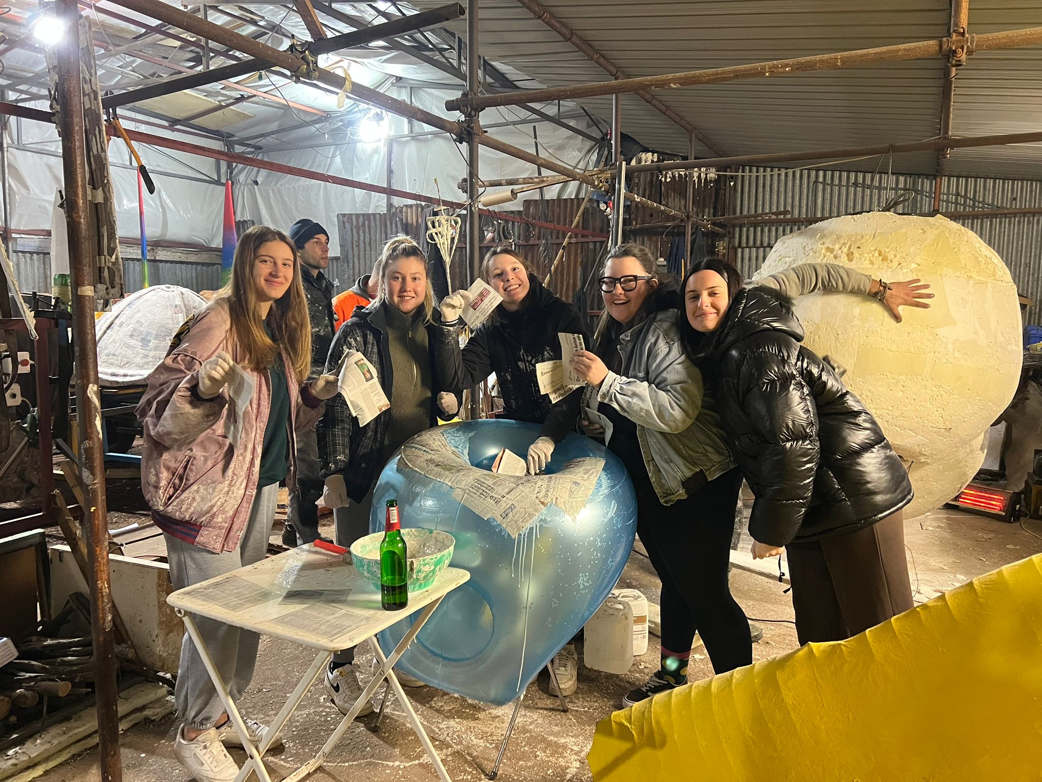 Copertina per Ritorna il carro di carnevale dopo 24 anni, ragazzi in gioco a Doberdò