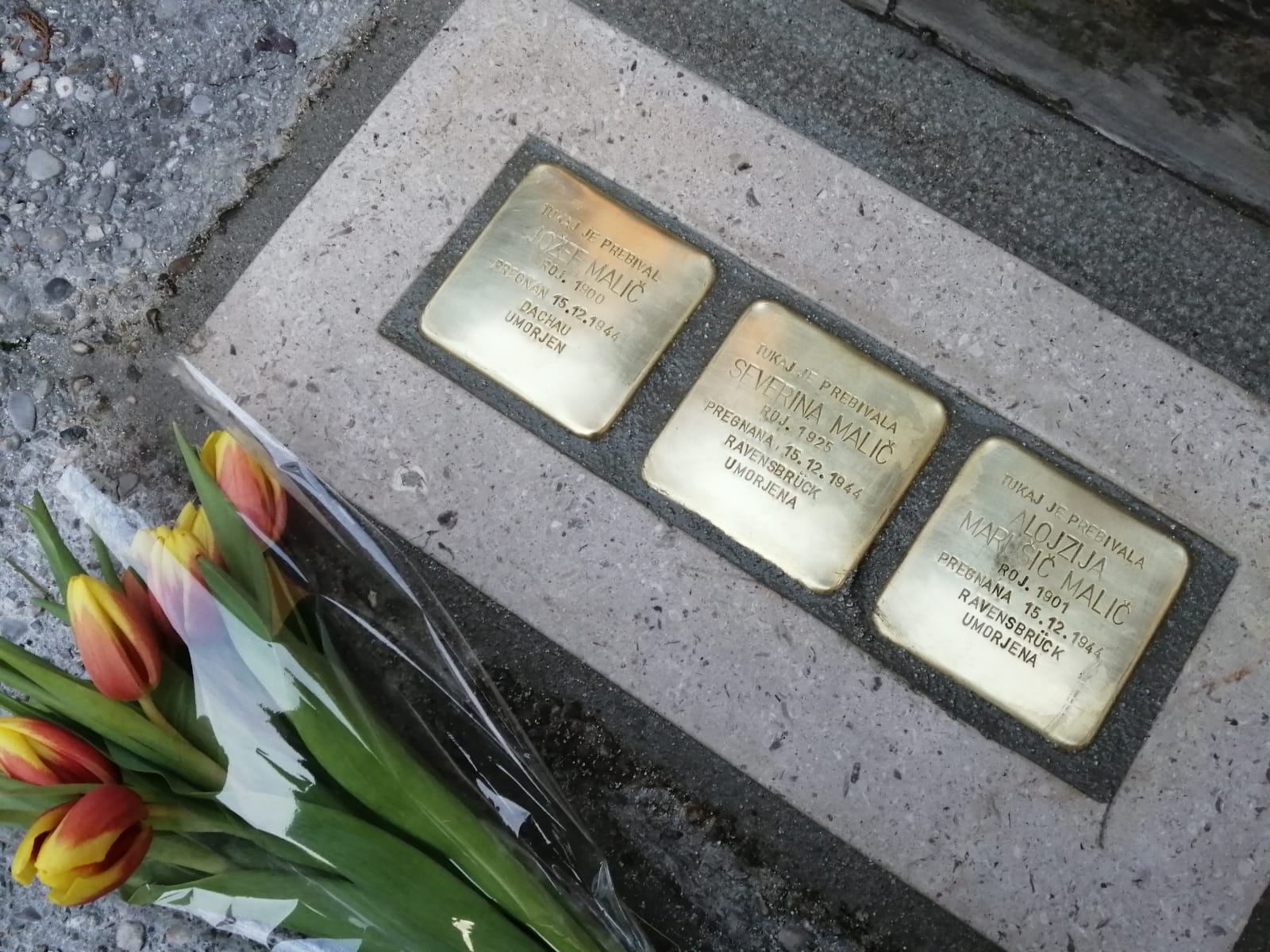 Immagine per L'odio che uccise la famiglia Malič, tre pietre per il ricordo a Devetaki