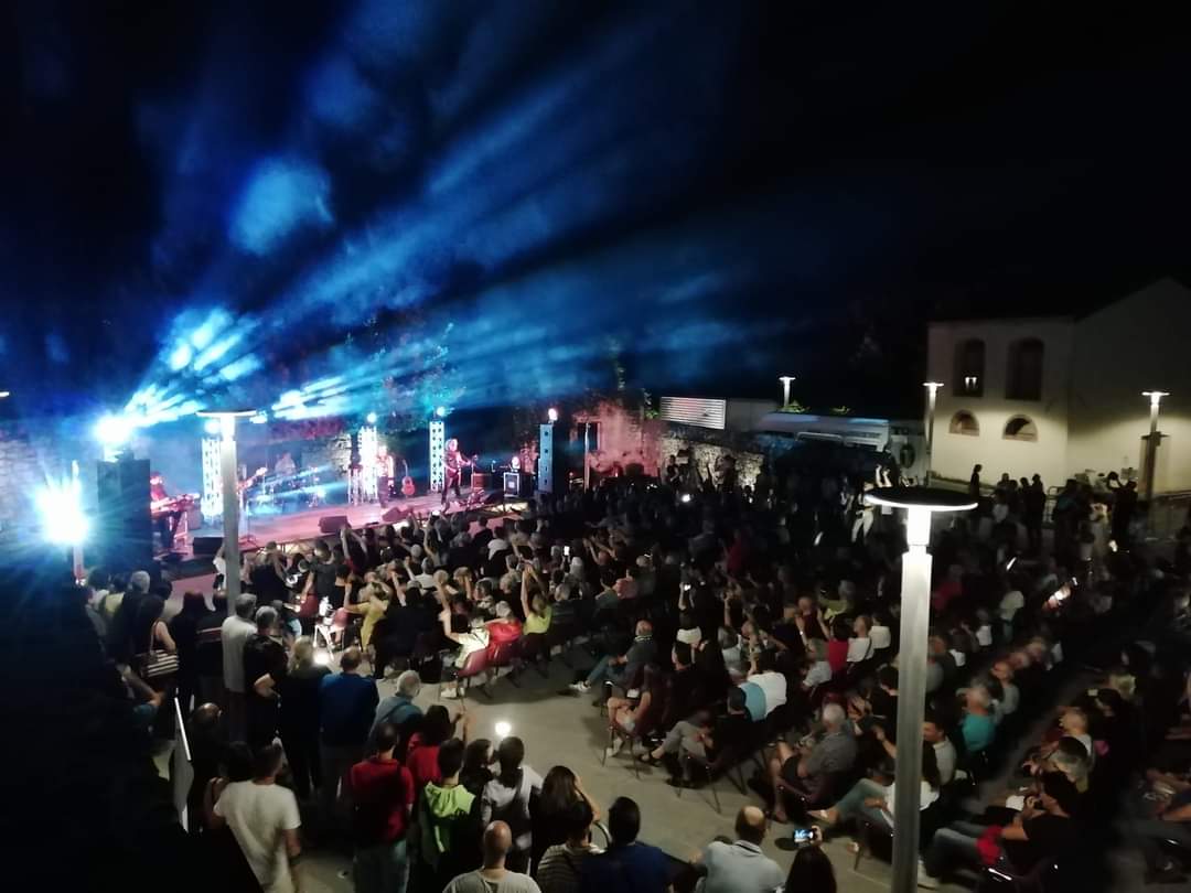 Immagine per La musica dei Queen riempie la piazza di Ronchi, folla per The Toys