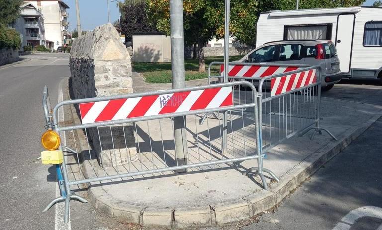 Immagine per Ronchi, nuova vita all'antico muro in pietra tra via 24 maggio e Piazzale Micheluz