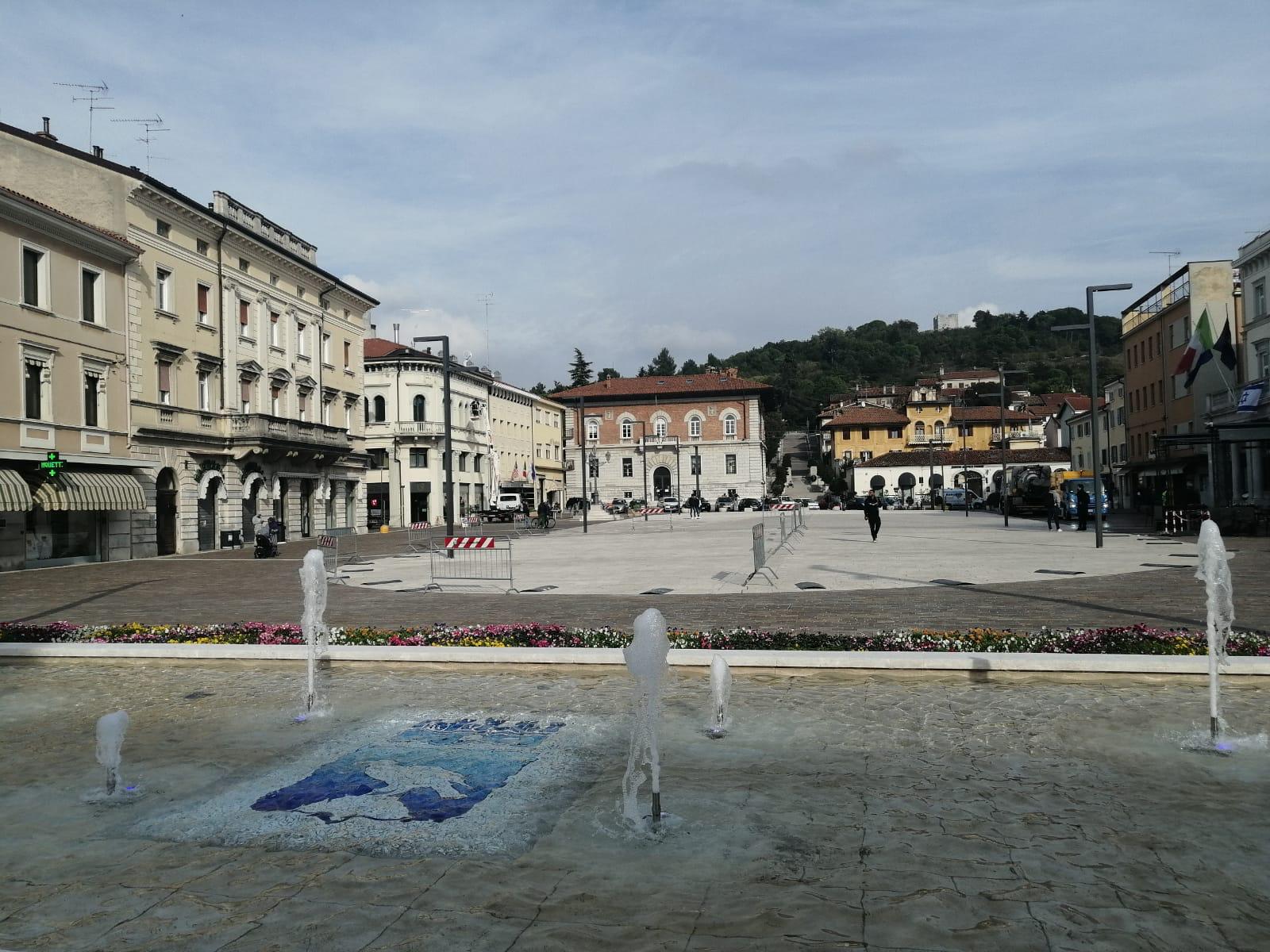 Copertina per Biscotto circondato da 73 luci, nuove regole per la piazza di Monfalcone