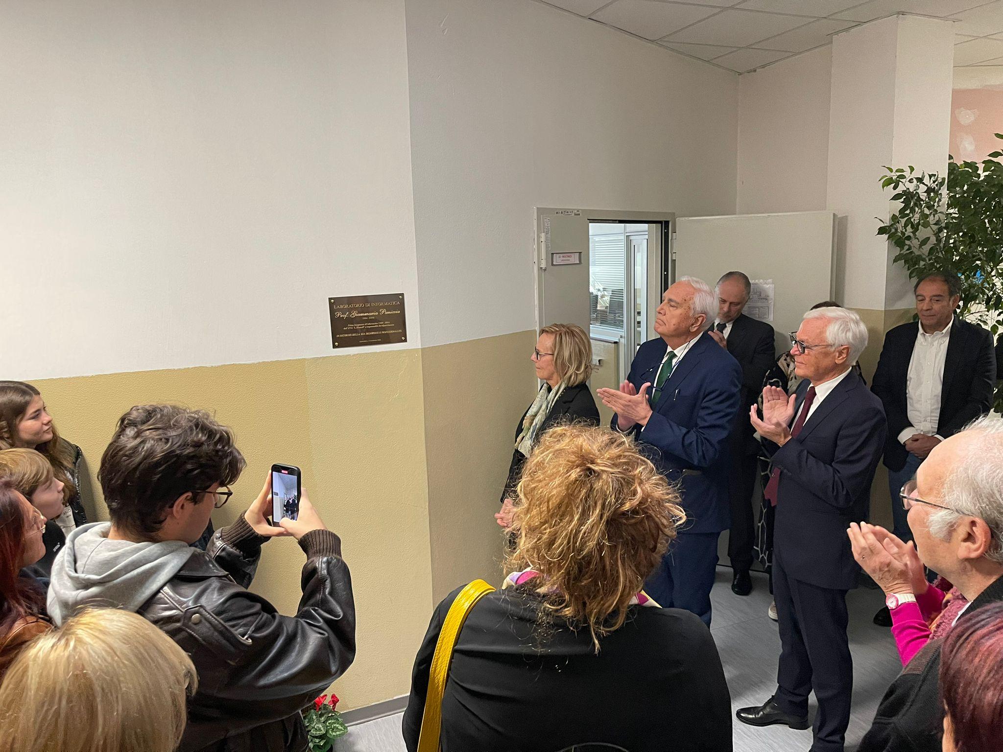 Copertina per Ex studenti e colleghi ricordano il prof Paniccia, borsa di studio a Staranzano