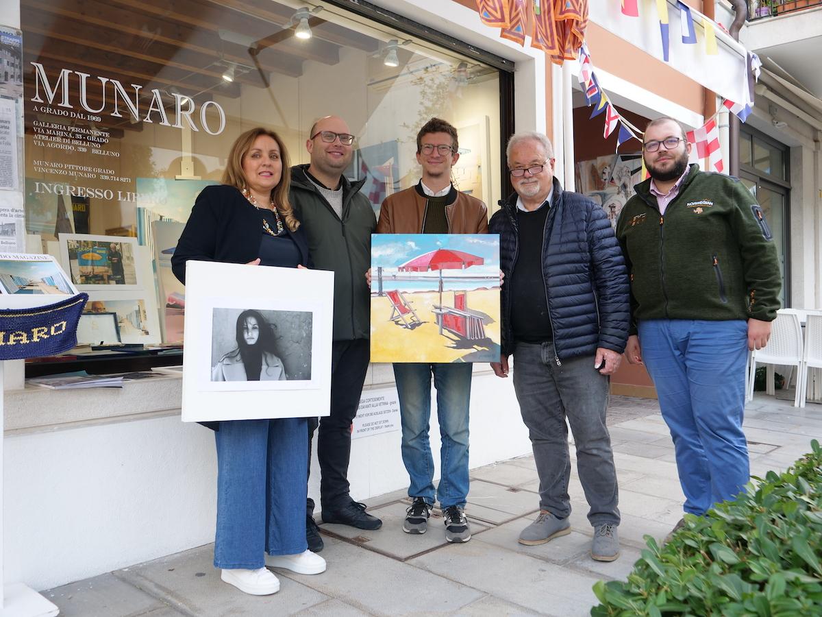 Il Goriziano compie tre anni, l'omaggio dell'artista Munaro a Grado