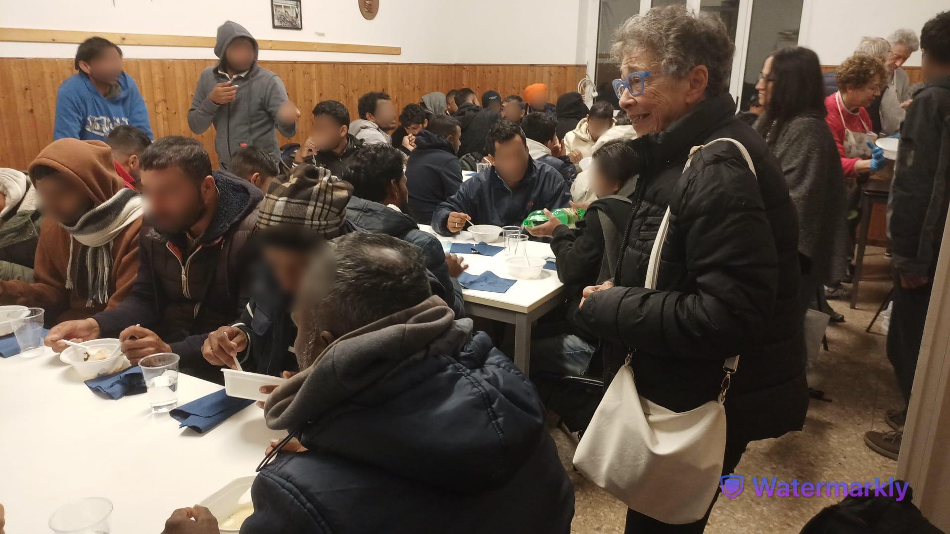 Immagine per Migranti accolti in parrocchia a San Rocco, pasto caldo per 43 persone