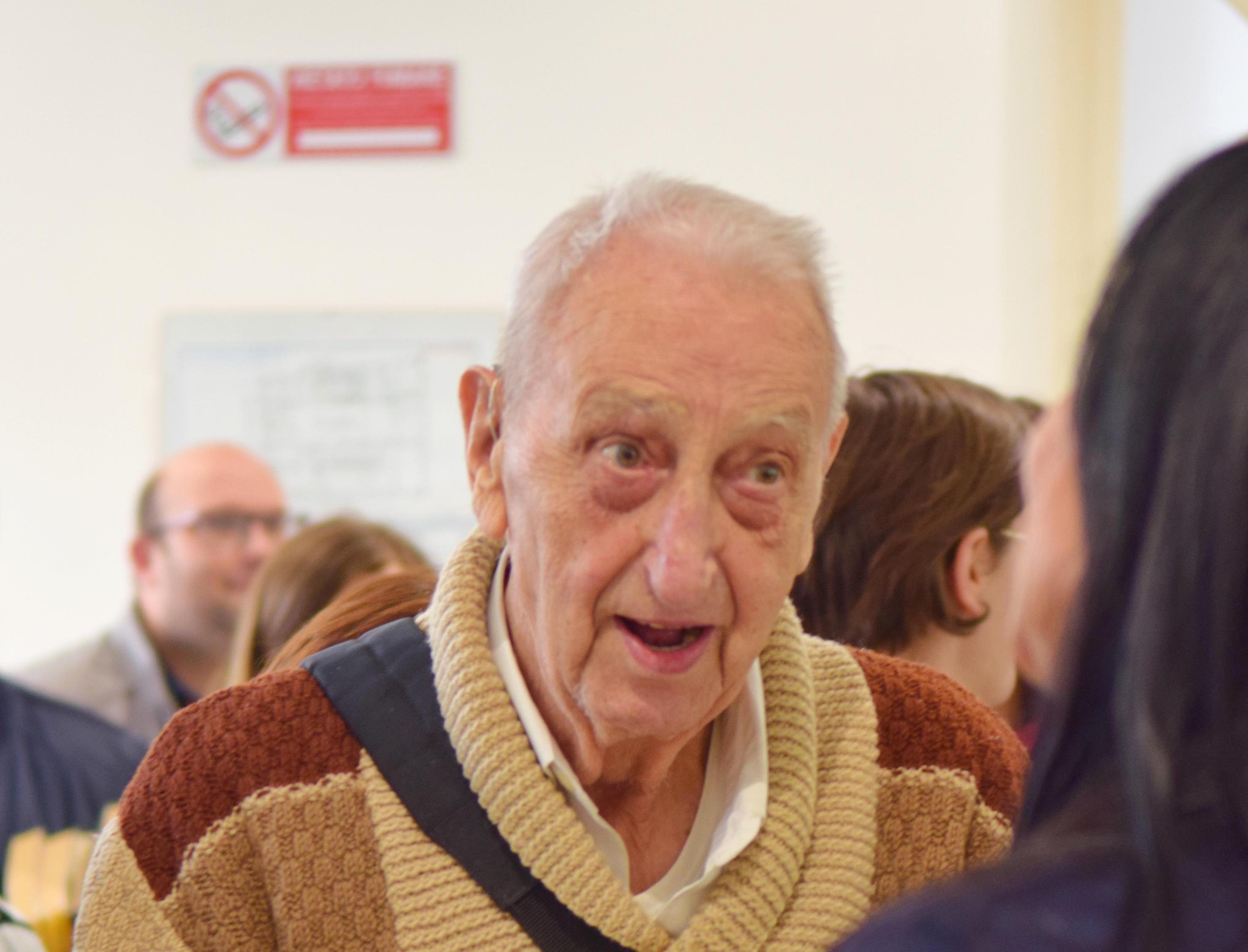 Il maestro Aldo Bressanutti festeggia 100 anni, i suoi quadri a Monfalcone