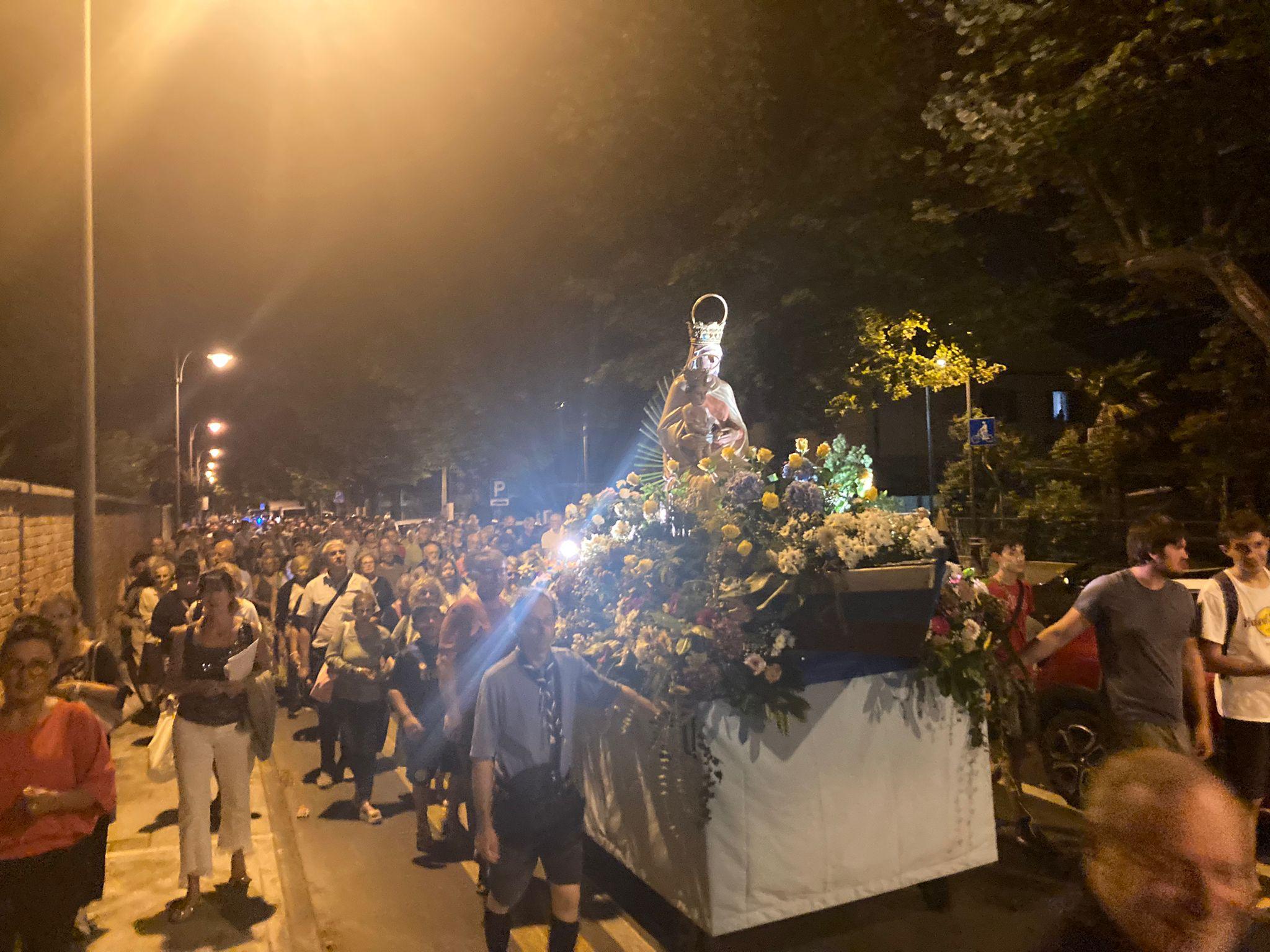 Immagine per Monfalcone marcia per la Marcelliana, Madonna davanti il cantiere