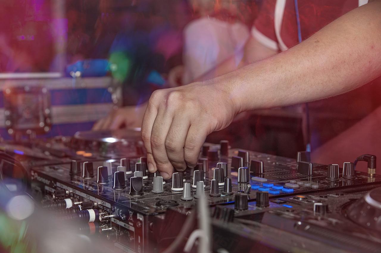 Immagine per Monfalcone saluta l'estate, viale San Marco diventa discoteca all'aperto