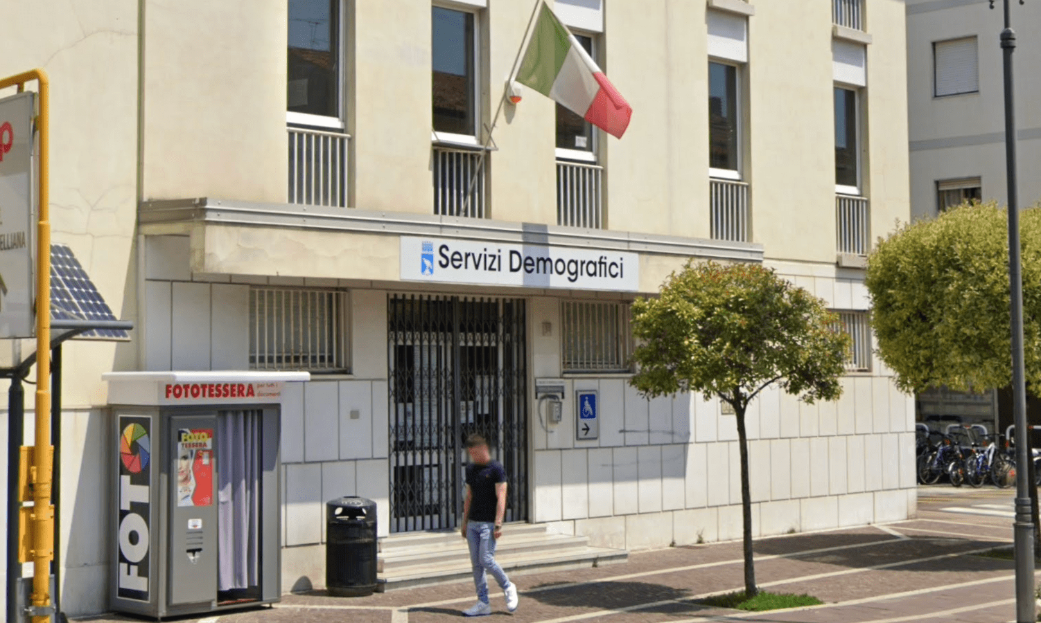 Immagine per Carte d'identità e certificati, code e tempi ridotti negli uffici di Monfalcone