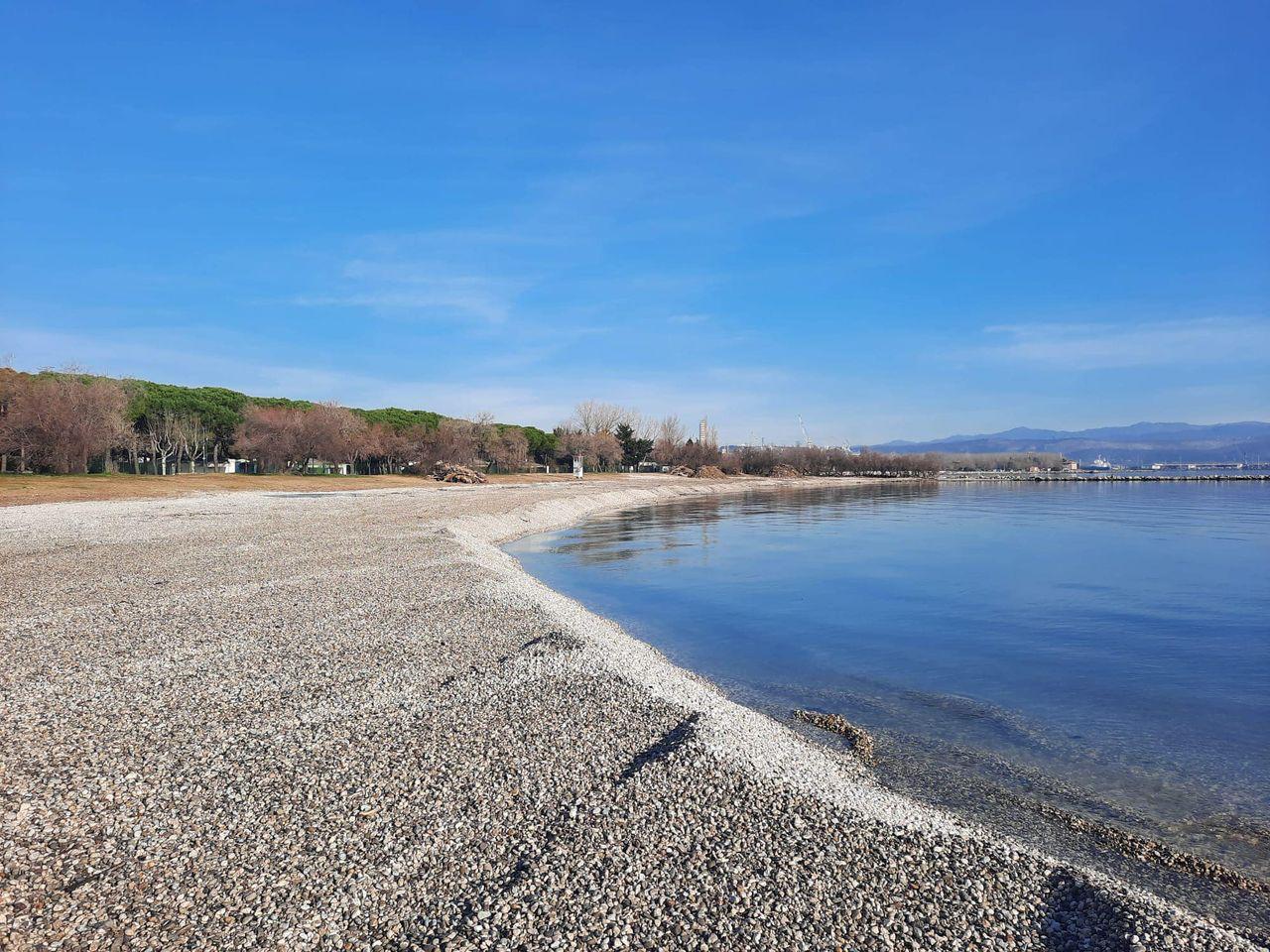 Copertina per Marina Julia prepara l'estate, pronti due campi di beach volley: ora nuovo pontile