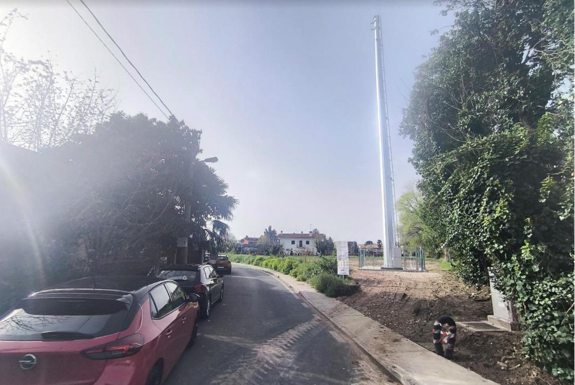 Copertina per Preoccupa l'antenna nel rione di Aris, La Sinistra: «Cittadini non coinvolti»