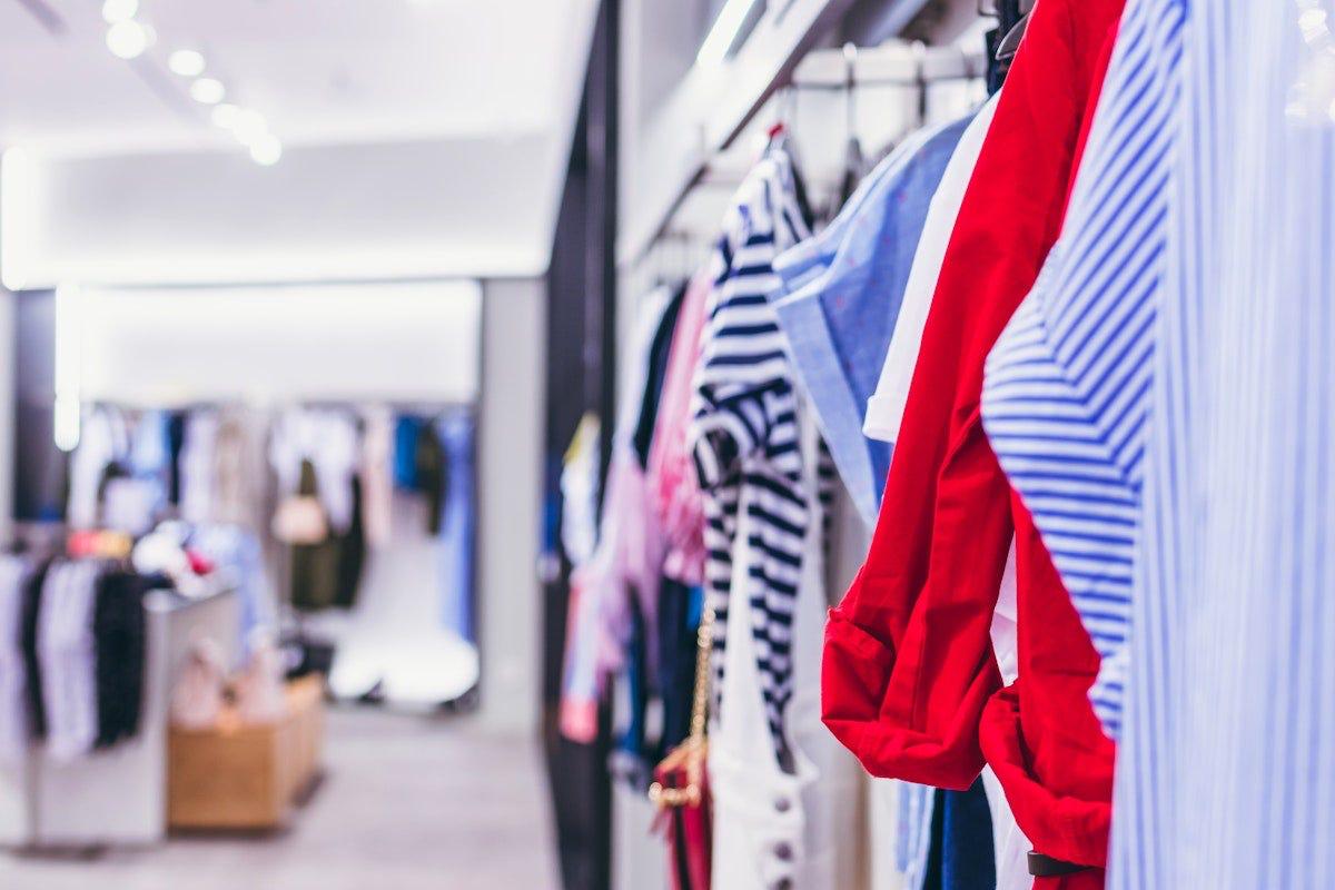 Immagine per Fast fashion e sartorie sociali, arriva Produttori di trame con il mercatino a Gradisca