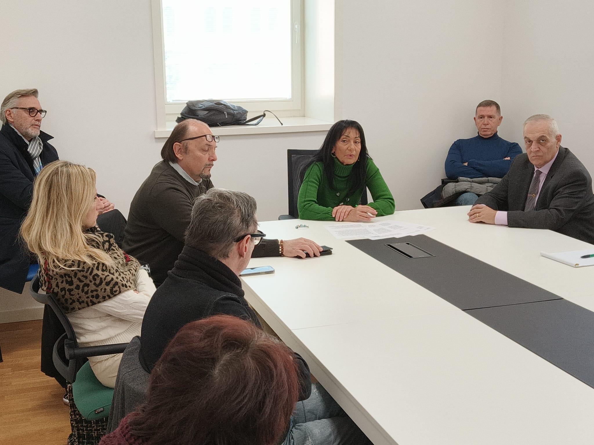 Caporalato, 'pizzo islamico' e flussi di denaro illeciti a Monfalcone, il Comune attiva il numero speciale per le vittime del sistema