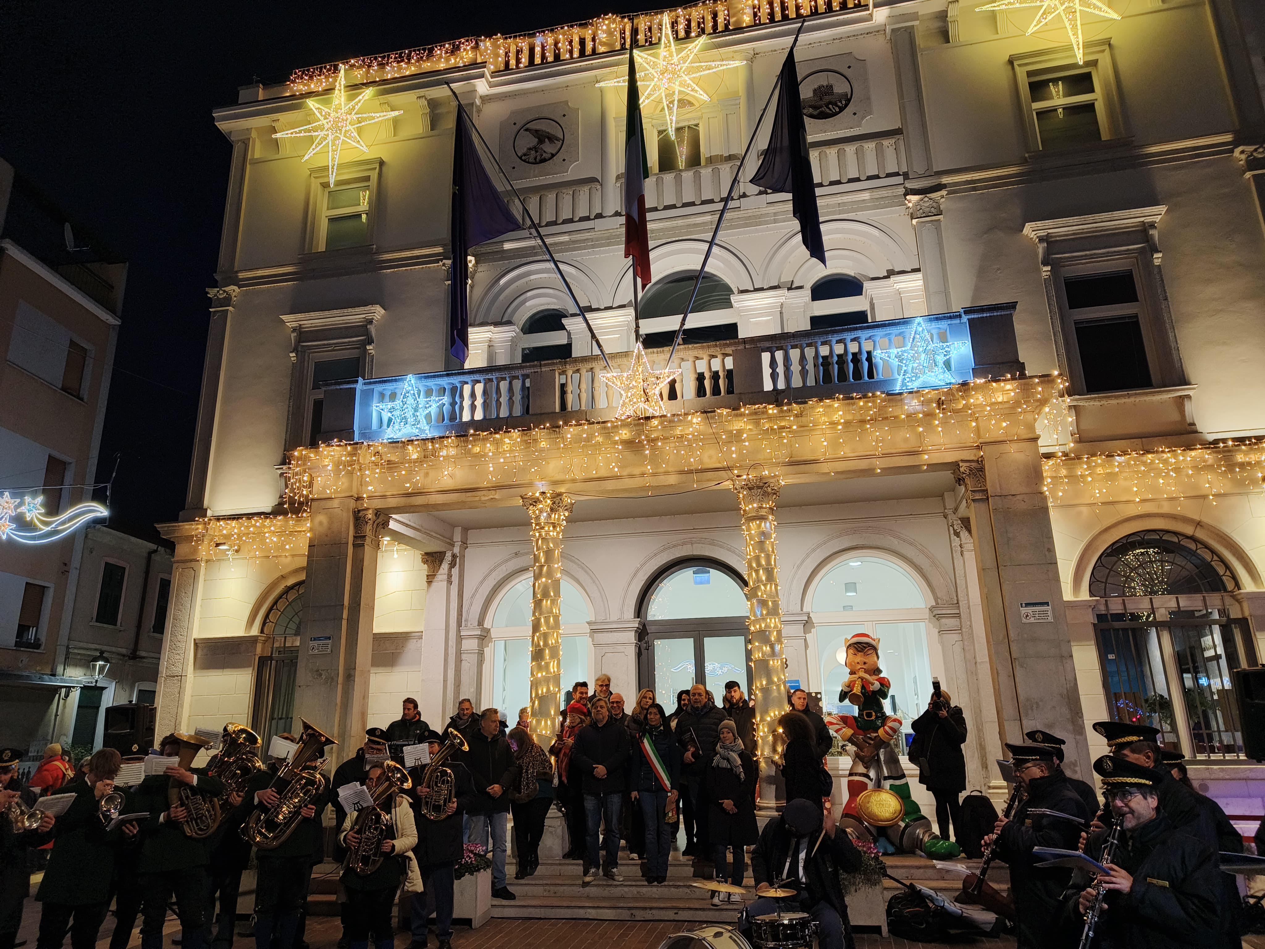 L’Incantesimo del Natale monfalconese prende il via tra musica, presepi e pattinate sul ghiaccio