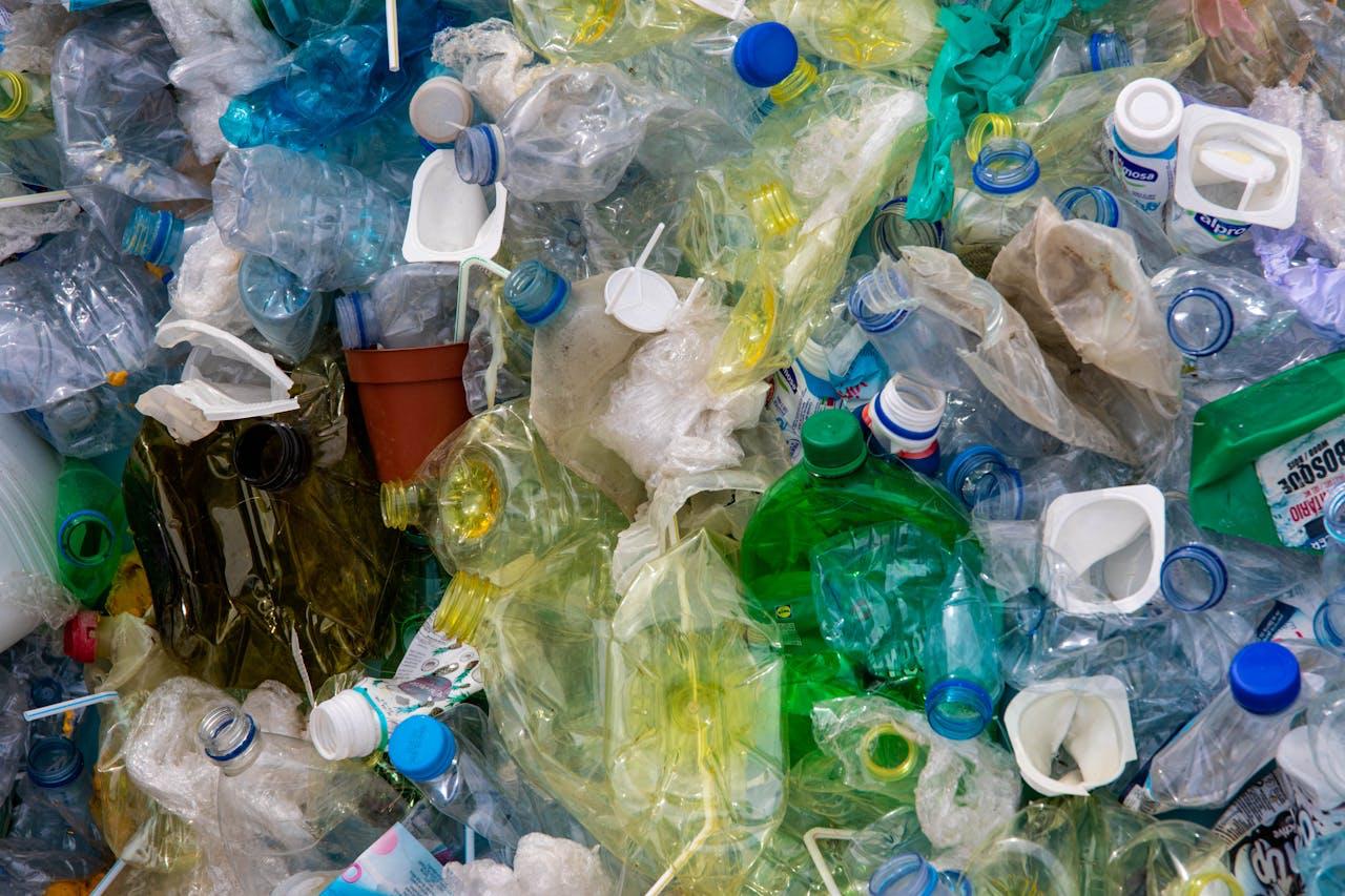 Immagine per Le bottiglie usate trovano nuova vita, arriva il tour di Illiria sulla spiaggia di Grado
