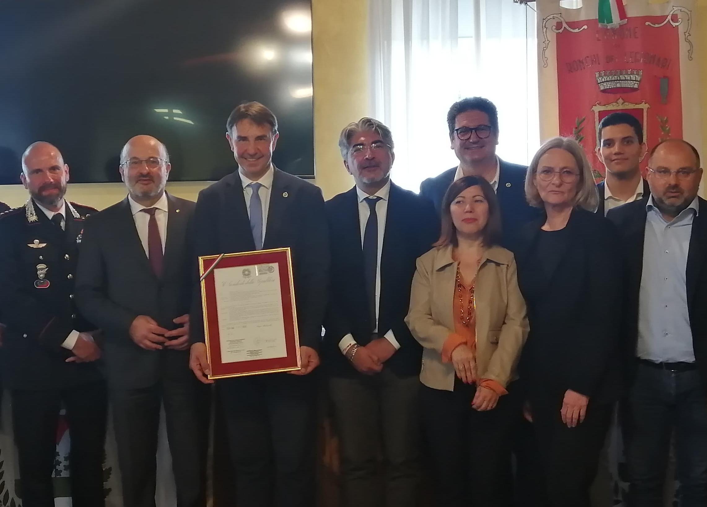 Copertina per Ecco il decreto: ora il nuovo stemma di Ronchi su bandiere e gonfalone