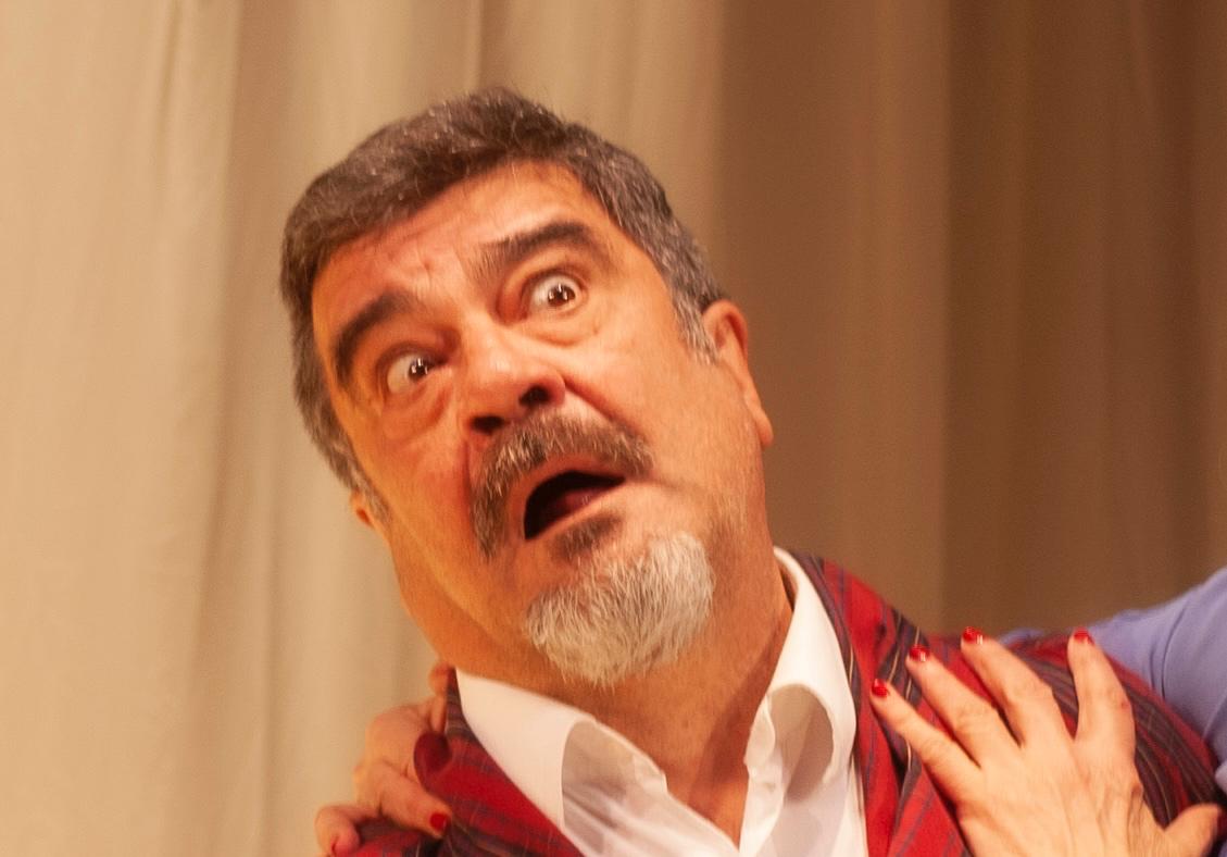 Copertina per Pannofino fa bis al Bonezzi, la commedia surreale Chi è io? a Monfalcone