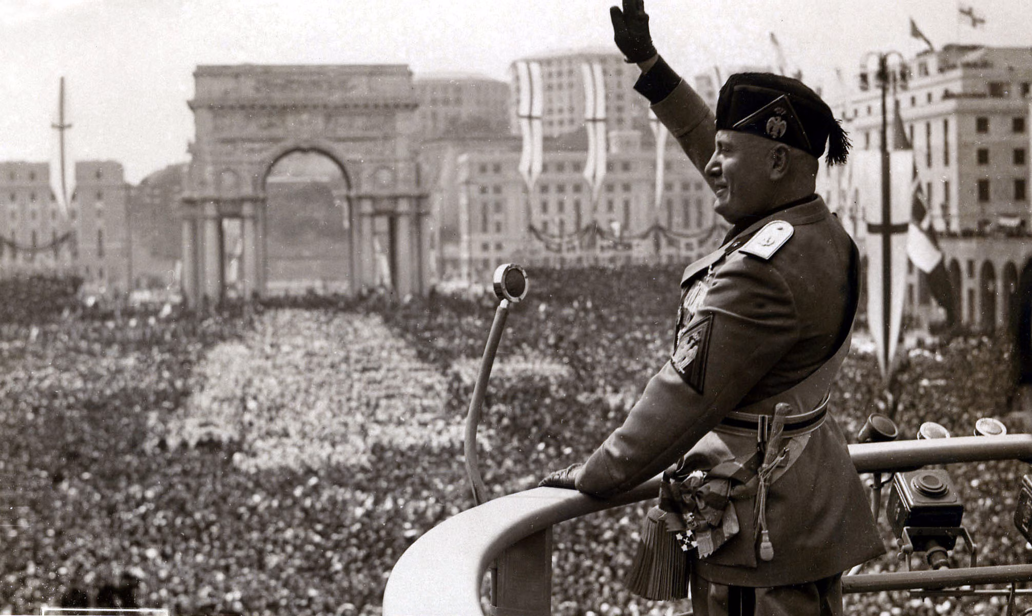 Immagine per «Molti meritano il riconoscimento della cittadinanza onoraria, non Mussolini»