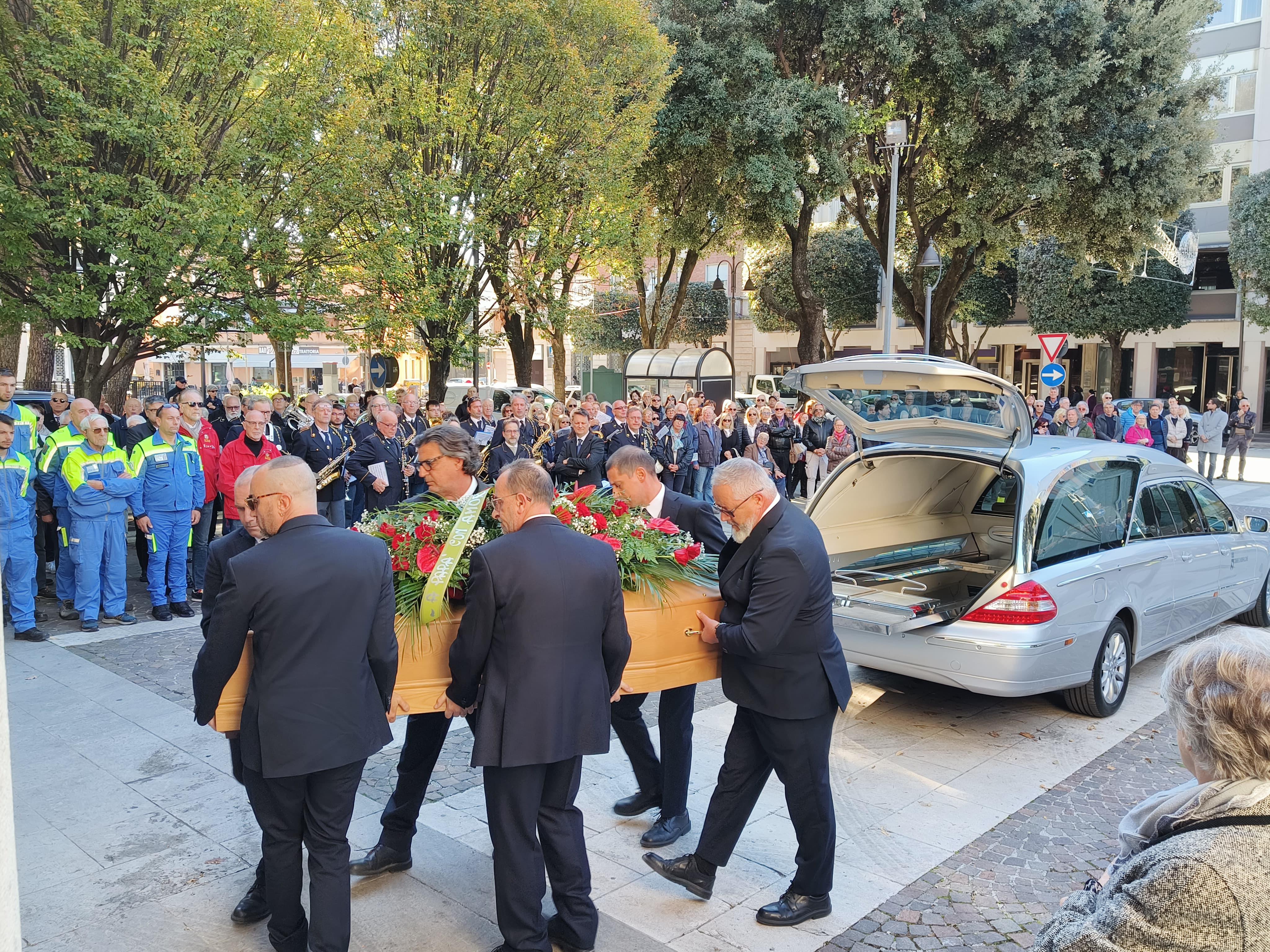Copertina per Monfalcone saluta Adriano Persi, don Flavio: «Impegnato a costruire un mondo migliore»