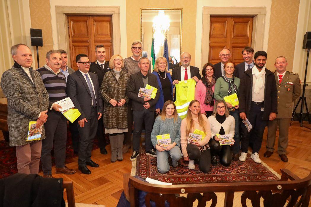 Copertina per Opuscoli multilingue e dispositivi di protezione ai migranti, Aci e Prefettura unite per la sicurezza stradale