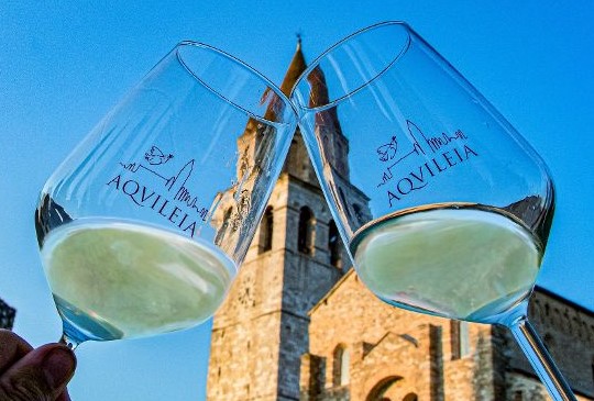 Aquileia raddoppia il brindisi dell’estate con ‘Le Notti del Vino’
