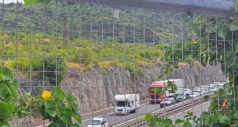 Copertina per Barriera del Lisert, istituita una nuova corsia di telepedaggio riservata ai camion per alleggerire il traffico
