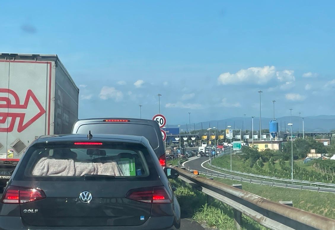 Controesodo d’agosto e stop sulla H4 slovena: bollino nero per code e traffico record al Lisert