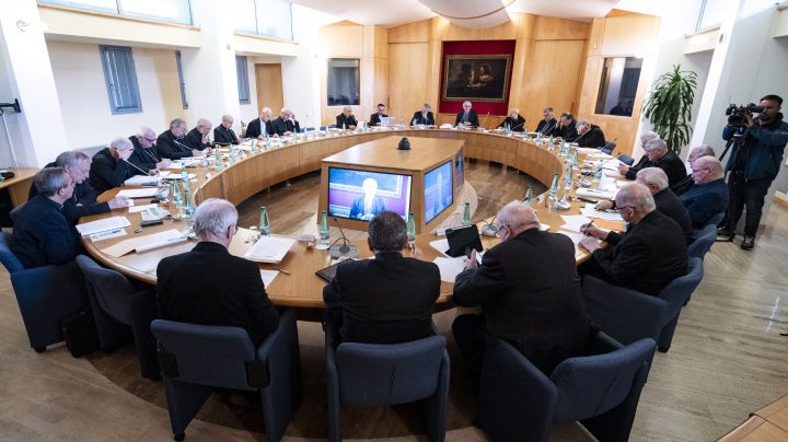 Copertina per A Gorizia si riunirà il Consiglio Permamente della Cei, vescovi italiani a confronto sulla pace