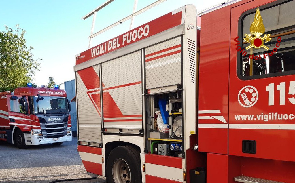 Cormons, principio d'incendio in un'azienda di imballaggi 