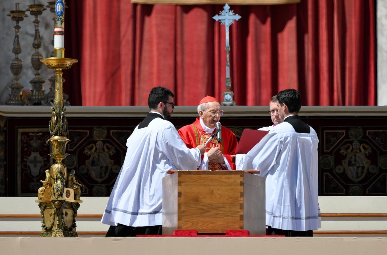 Anche l’arcivescovo di Gorizia alle esequie di Papa Francesco: «Preghiamo per lui che ci ricorderà»