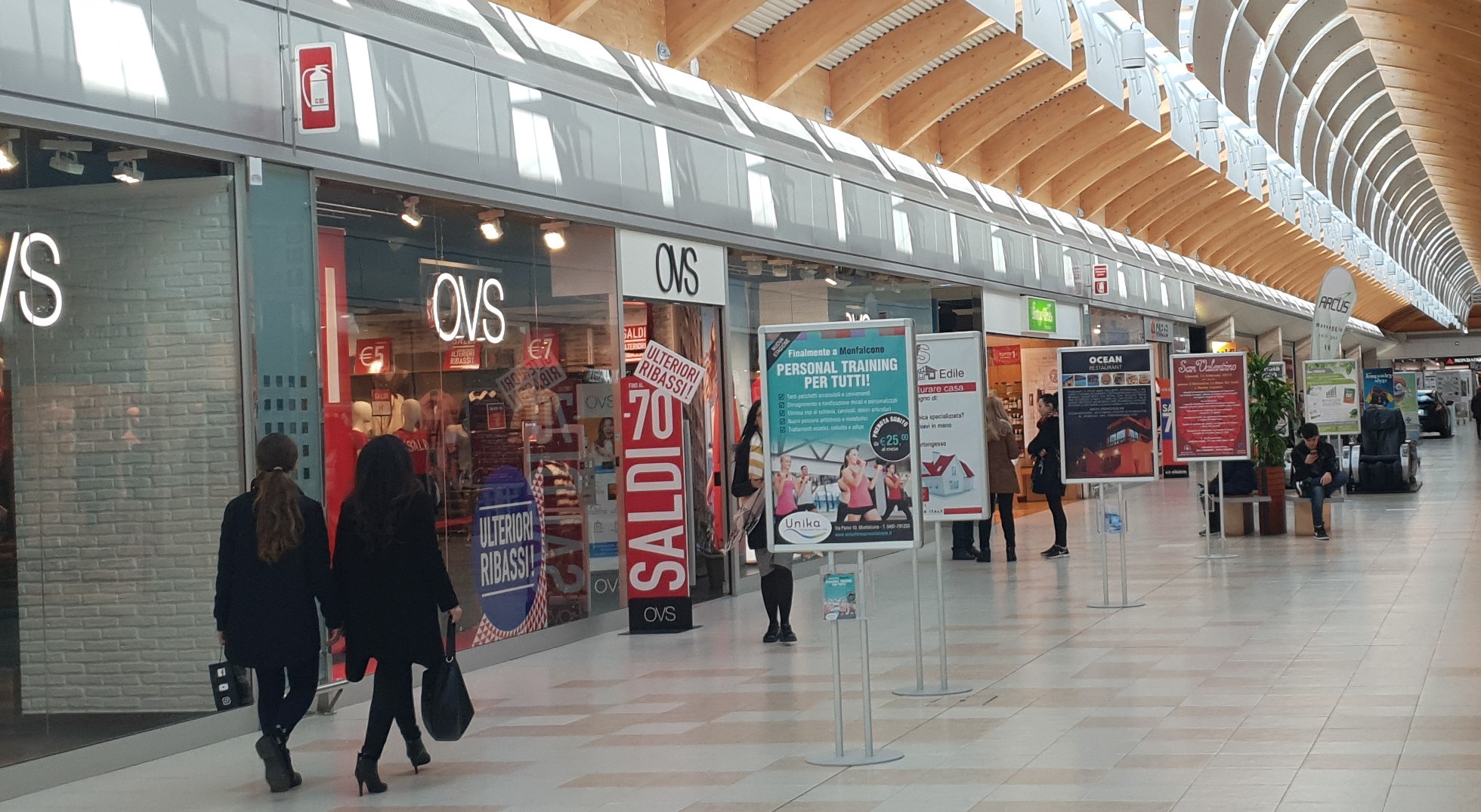Monfalcone, accusato di stalking: uomo arrestato al centro commerciale Belforte