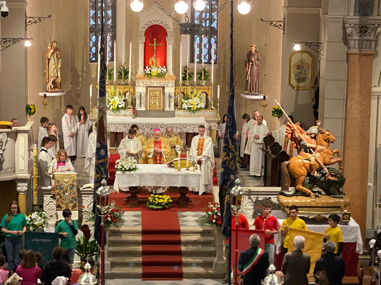 Lucinico celebra il patrono, San Giorgio: benedetta la nuova statua giunta da Ortisei