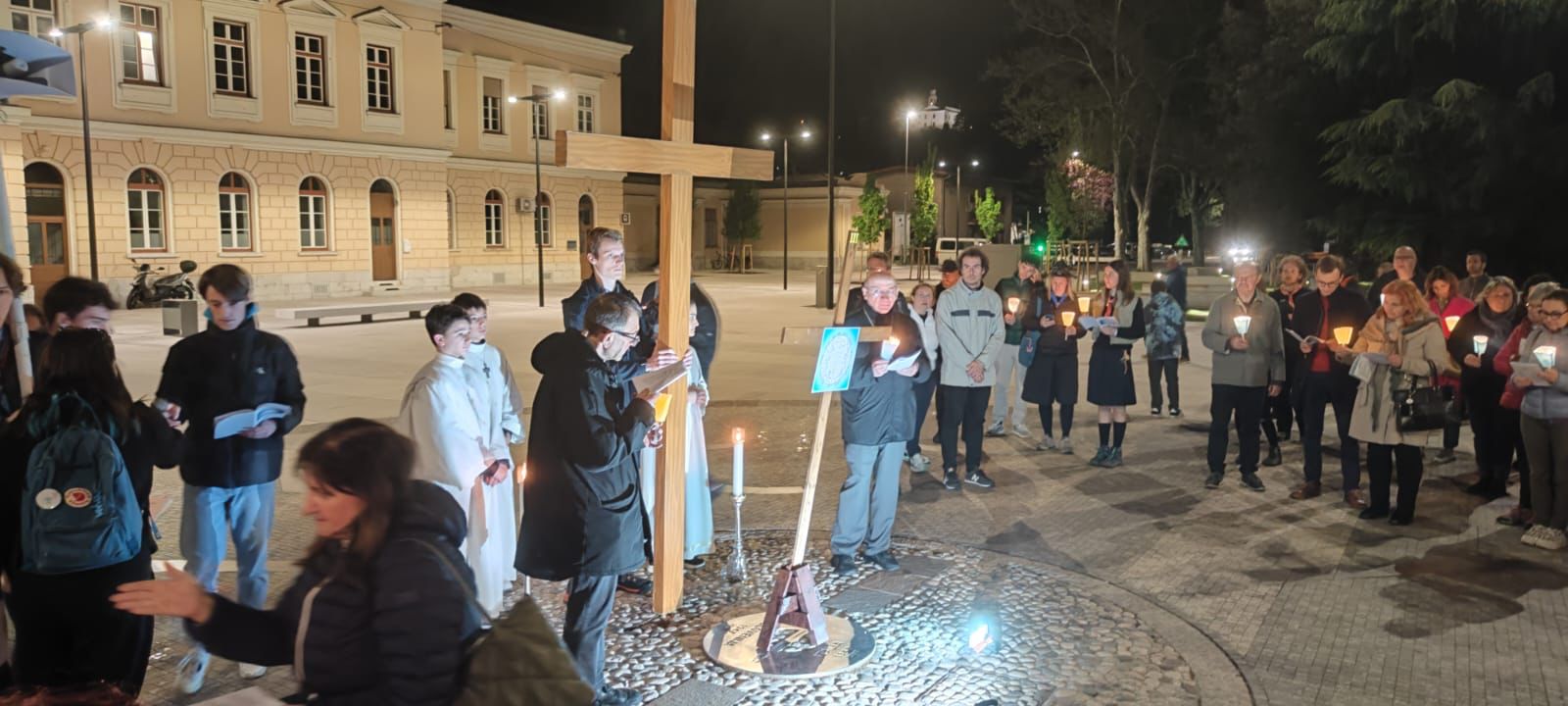 Immagine per Fotonotizia - Gorizia e Nova Gorica unite nella Via Crucis Transfrontaliera 