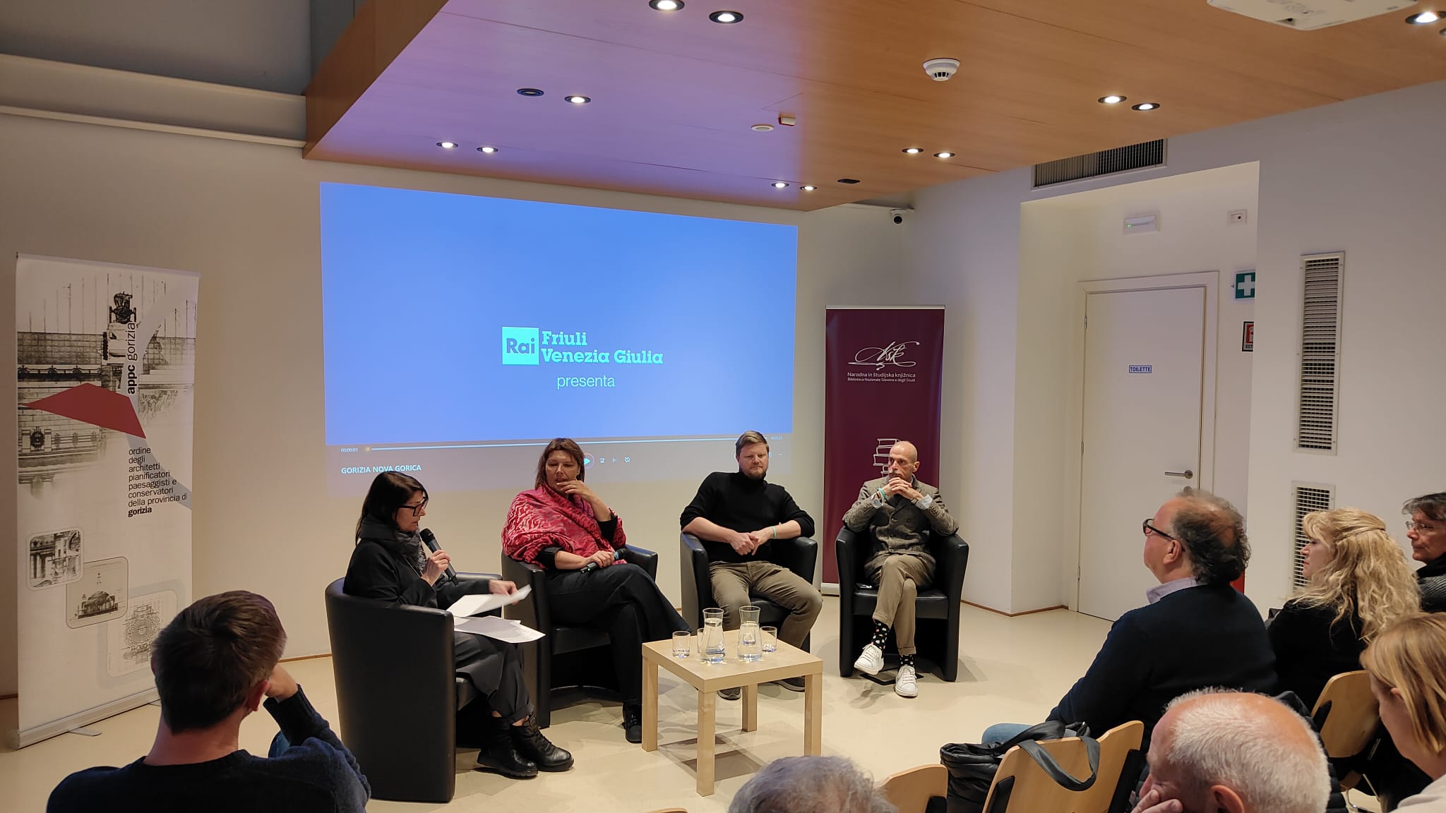 Copertina per L'architettura e l'urbanistica del Novecento tra Gorizia e Nova Gorica in un documentario di Antonia Pillosio