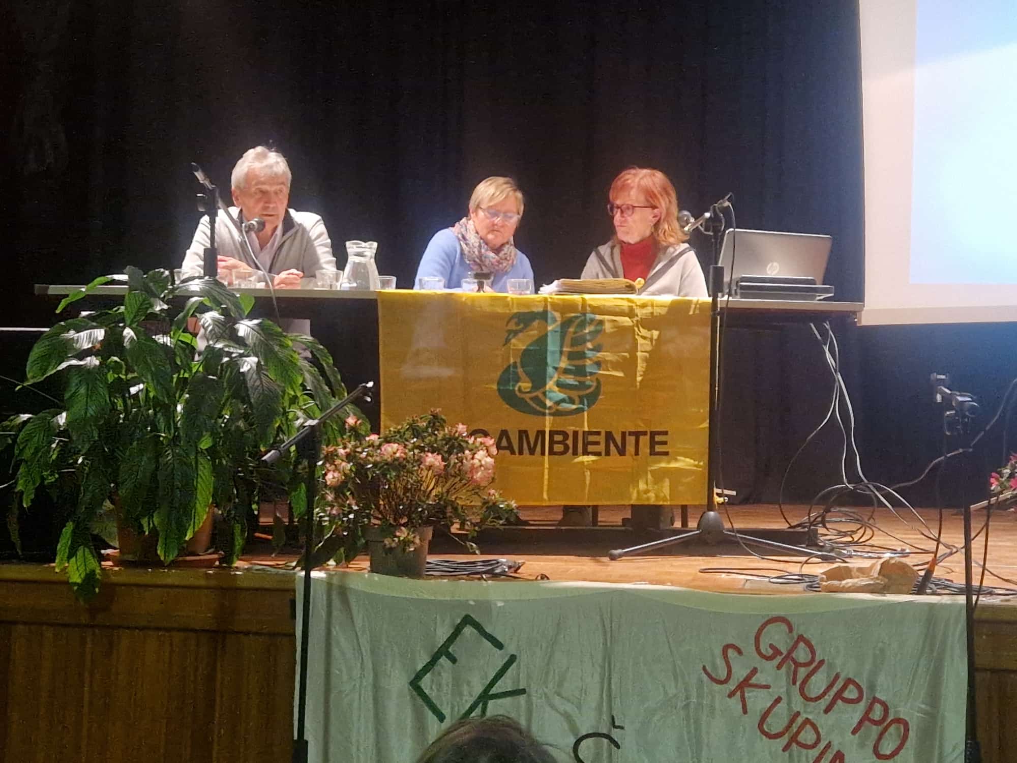 Copertina per Dall’amianto alla diossina: Legambiente alza la voce contro l’inquinamento industriale transfrontaliero