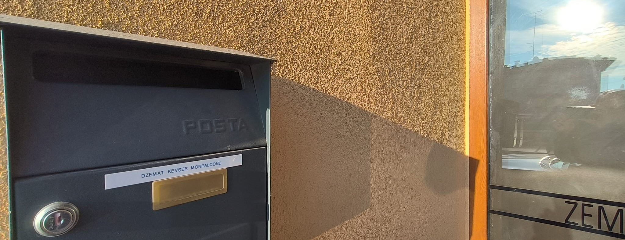 Immagine per Il Centro Dzemat continua l’attività ma restano sotto esame flussi finanziari e tensioni con bengalesi