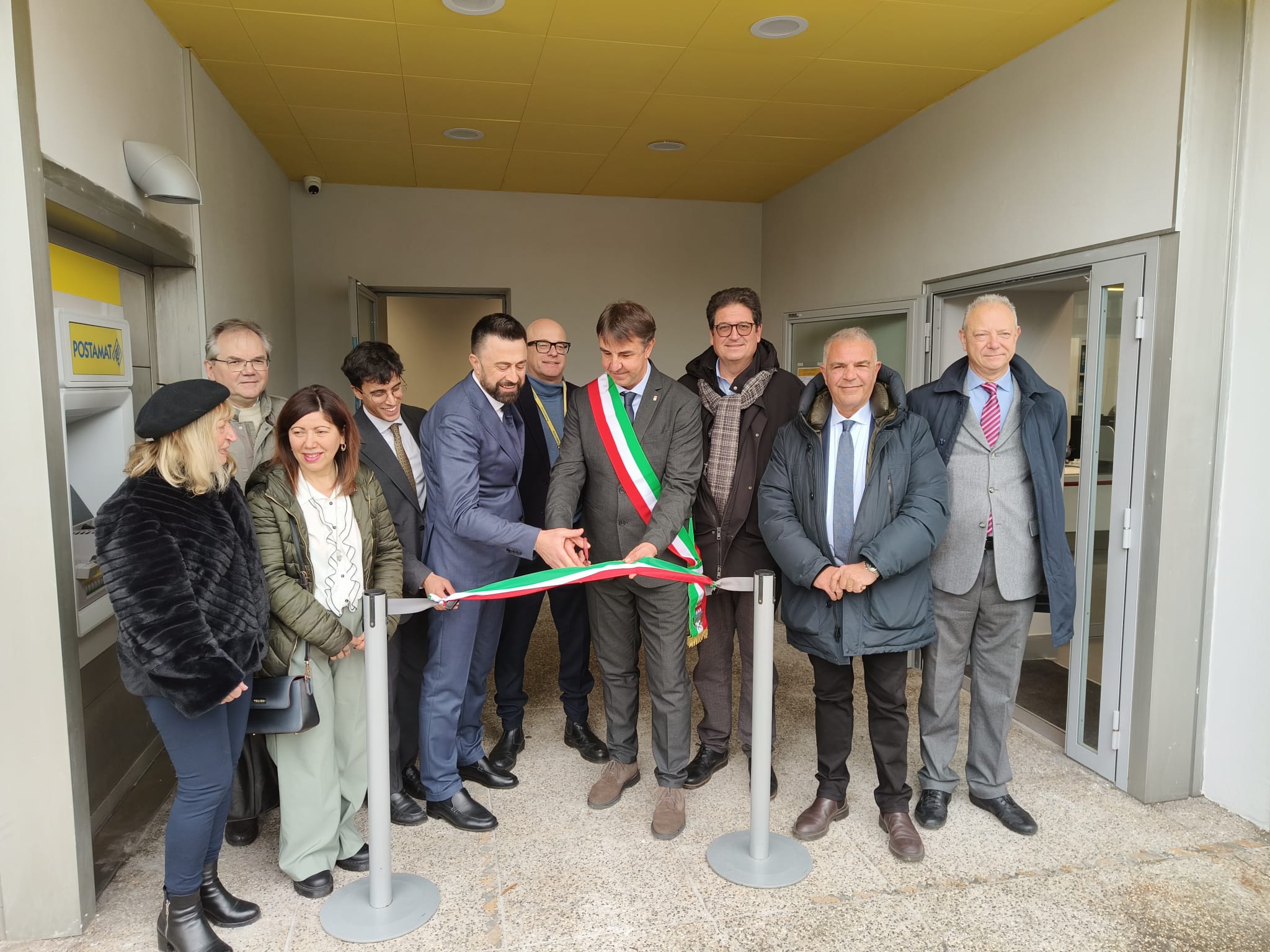 Ronchi rivede aperta la sua Posta, inaugurati i servizi Polis «per rafforzare il legame con il territorio»