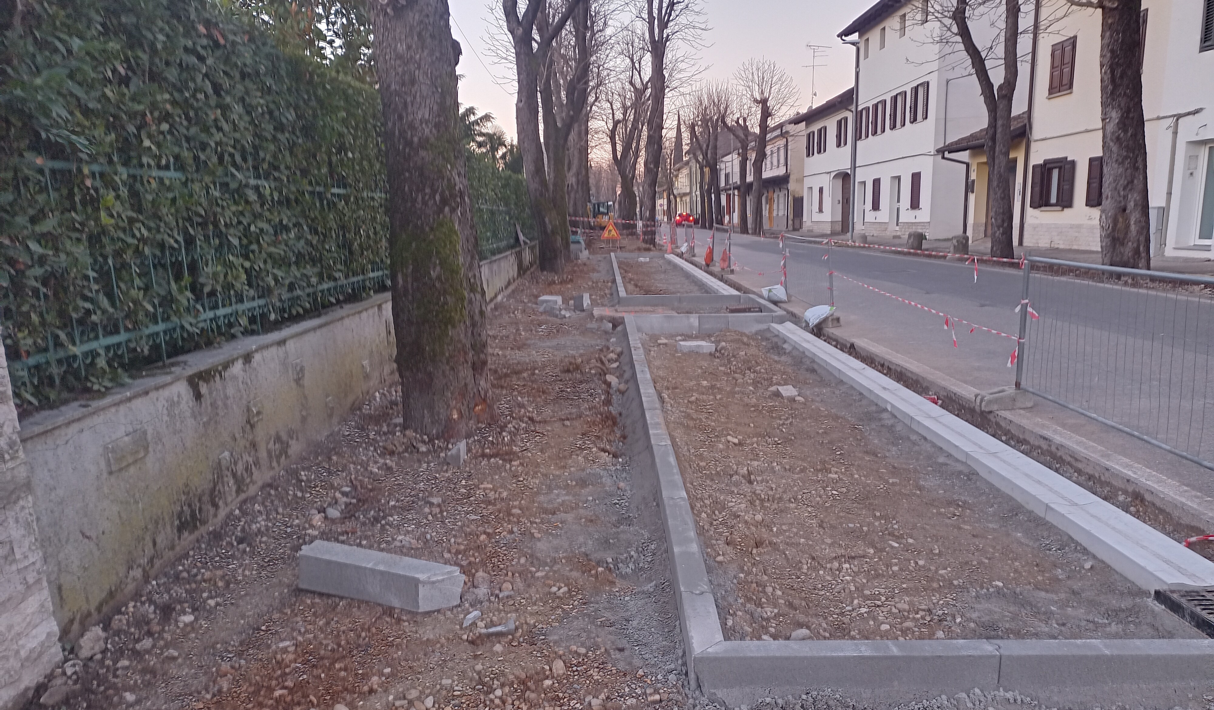 Immagine per Ronchi, Vecchiet su viale Garibaldi: «Il marciapiede resterà rovinato per sempre»