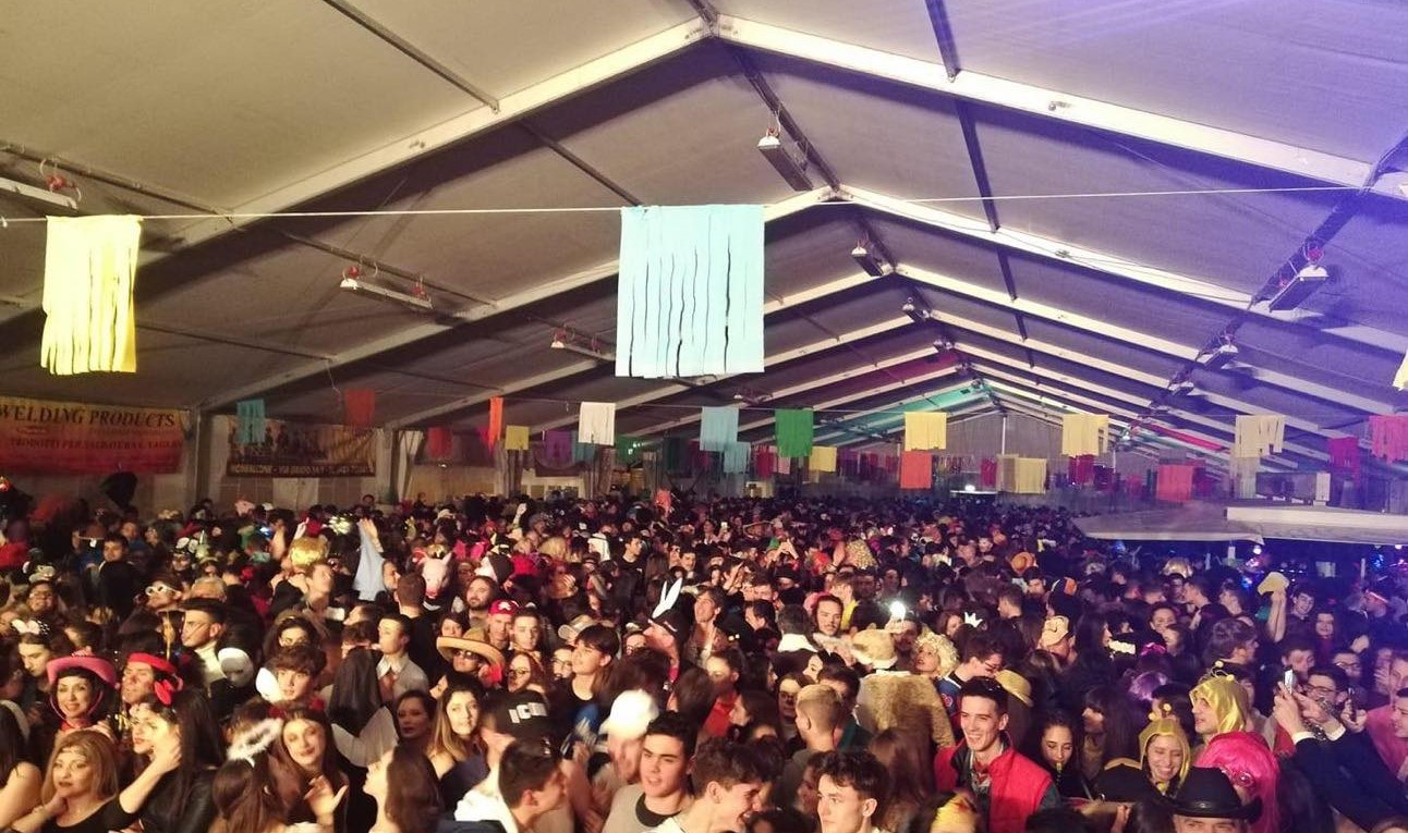 Immagine per Staranzano, polemiche sul Carnevale: tendone della festa in piazzale Unicef nel mirino dell’opposizione