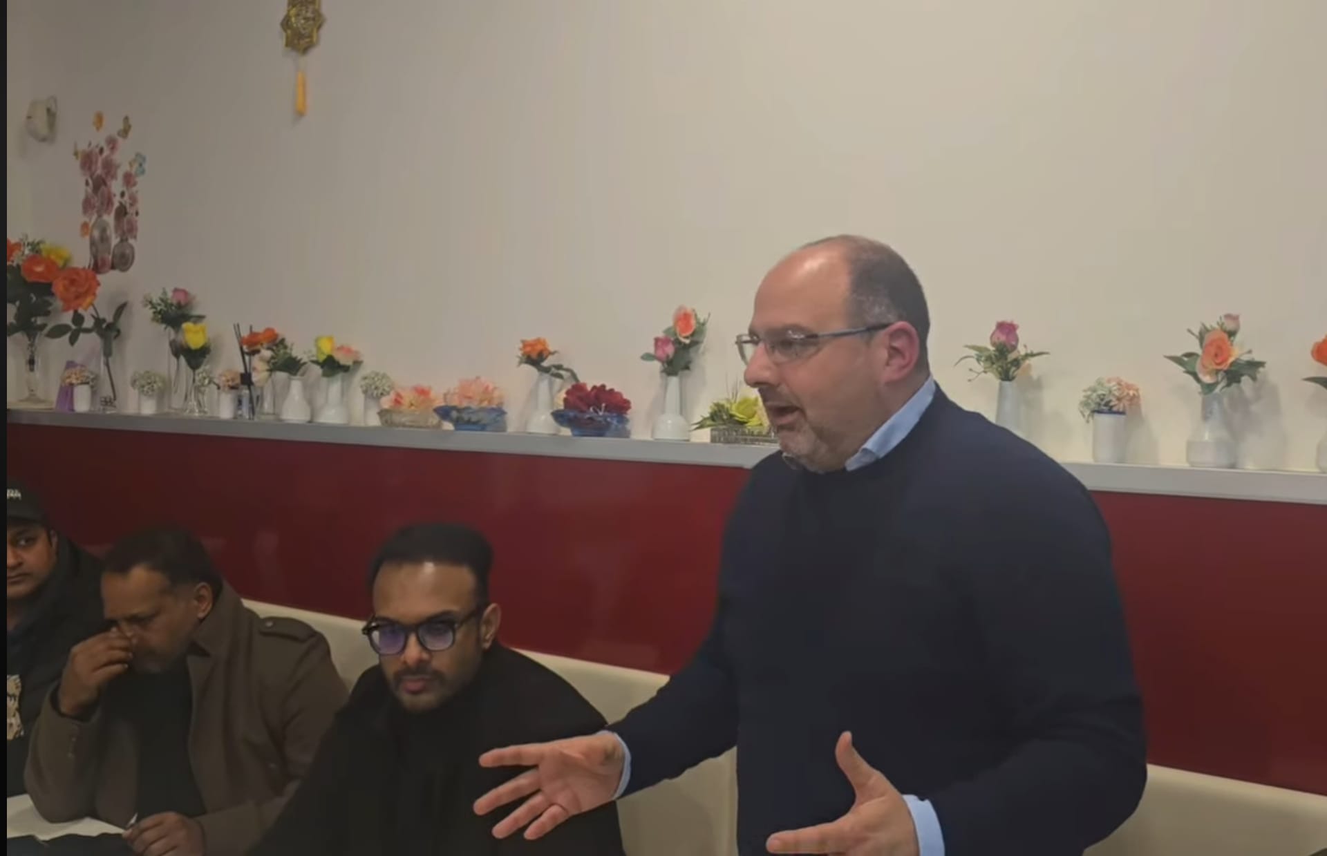 Copertina per Moretti incontra i bengalesi con cittadinanza italiana insieme a Bhuiyan: l’ira del centrodestra