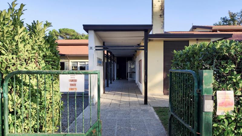 Copertina per Caldaia in tilt e ripresa delle lezioni saltata alla primaria De Amicis di Staranzano, Lega in pressing sul Comune