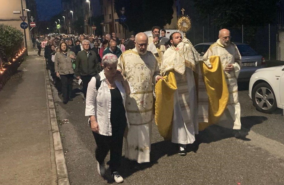 Copertina per Monfalcone celebra il Corpus Domini, il decano don Zuttion: «Un cammino condiviso in una società sempre più secolarizzata e chiusa in sé stessa»