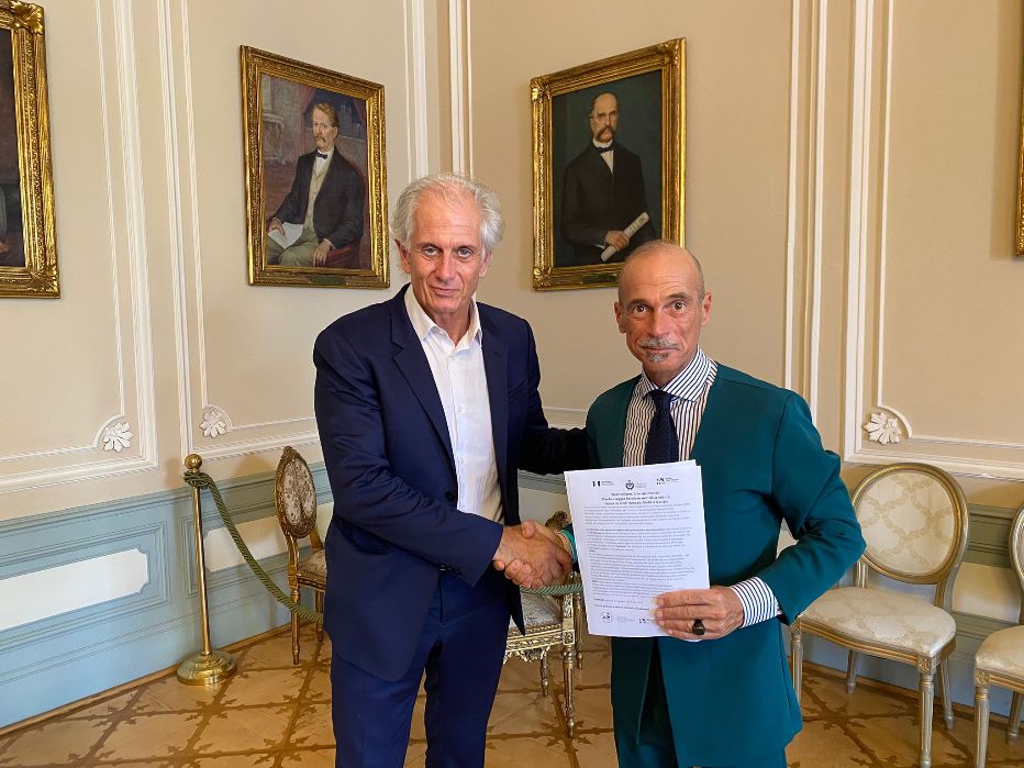Copertina per Massimiliano Finazzer Flory rilegge Dante con ‘Dall'italiano, luce nel mondo’